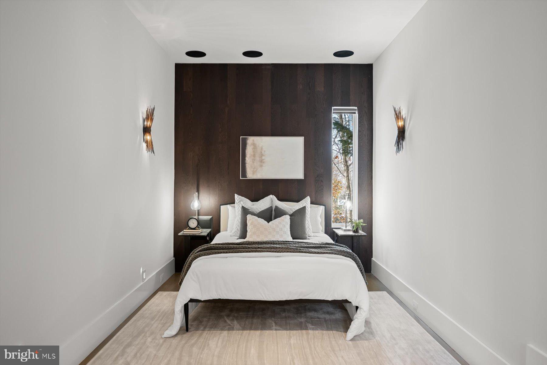 2318 N RICHMOND STREET