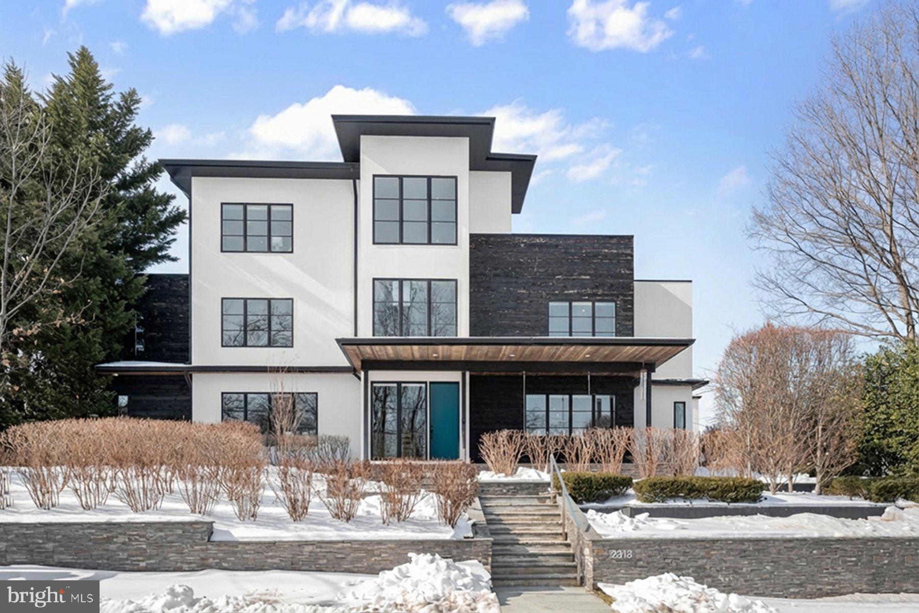 2318 N RICHMOND STREET