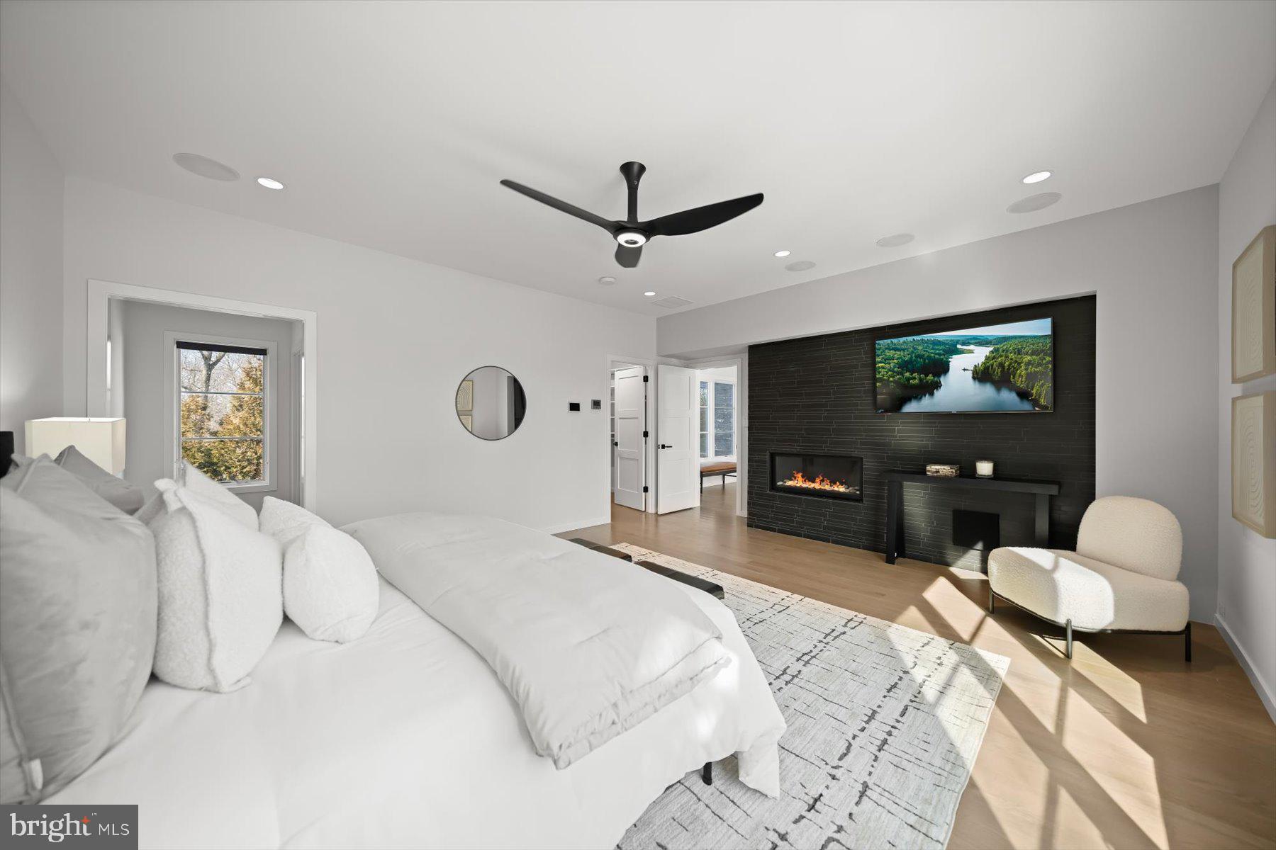 2318 N RICHMOND STREET