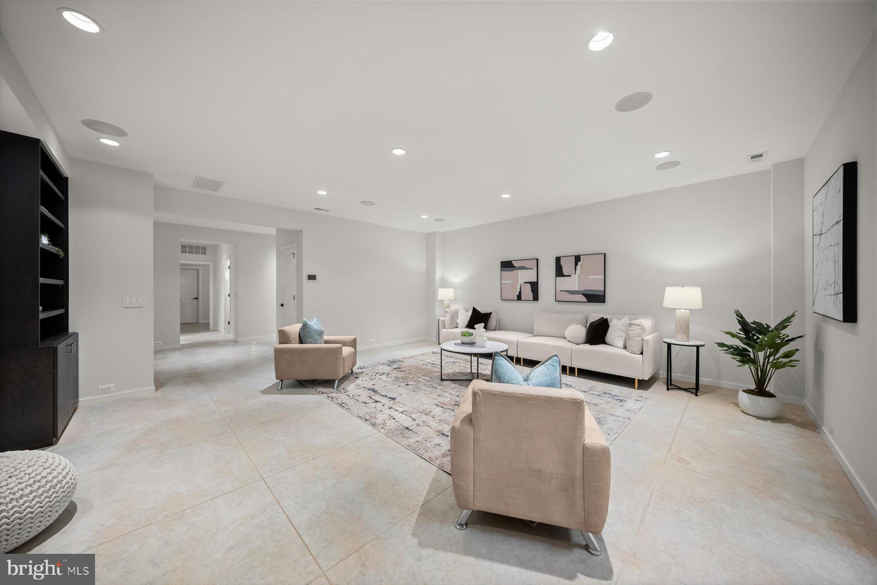 2318 N RICHMOND STREET