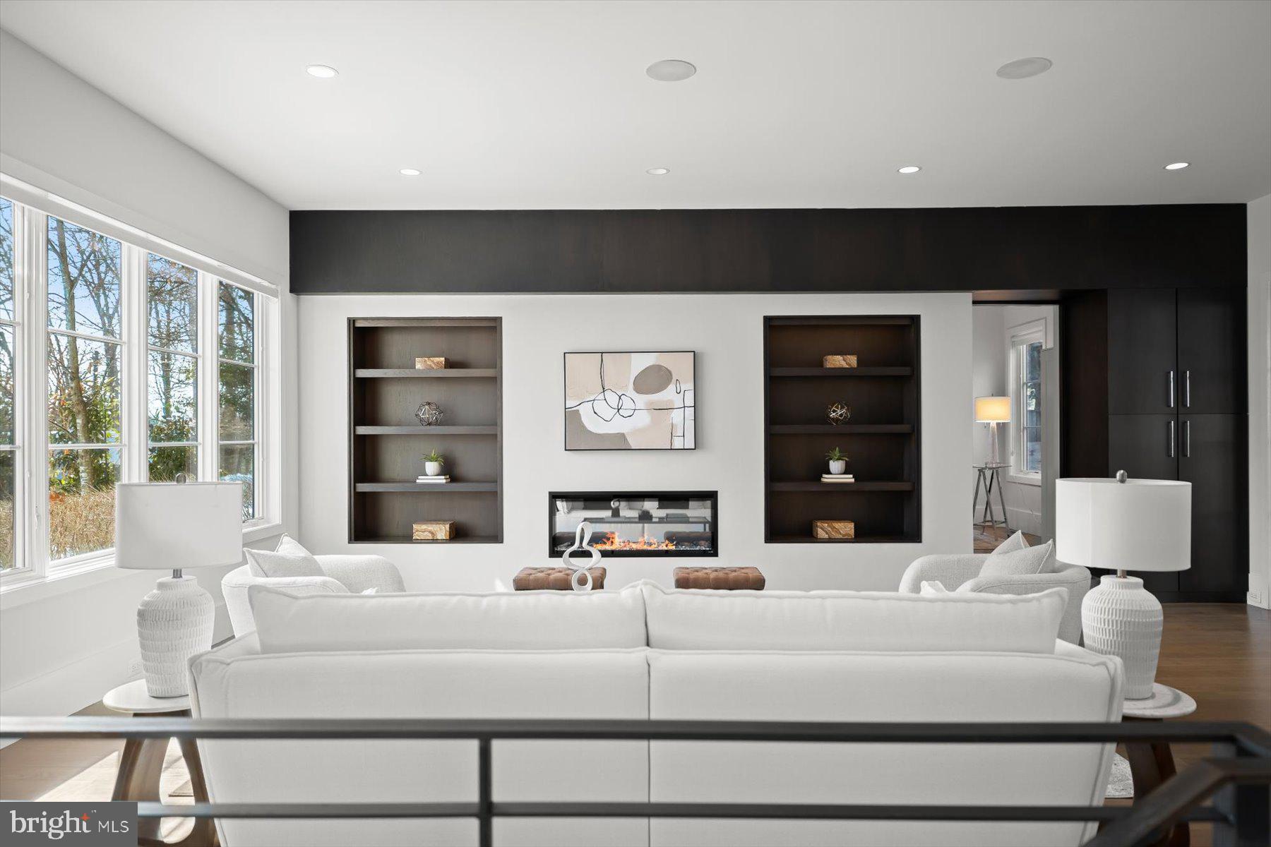 2318 N RICHMOND STREET