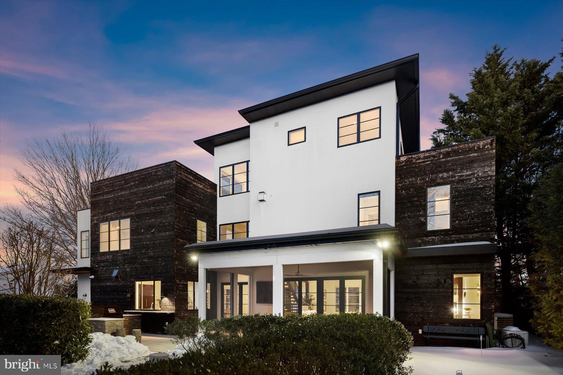 2318 N RICHMOND STREET