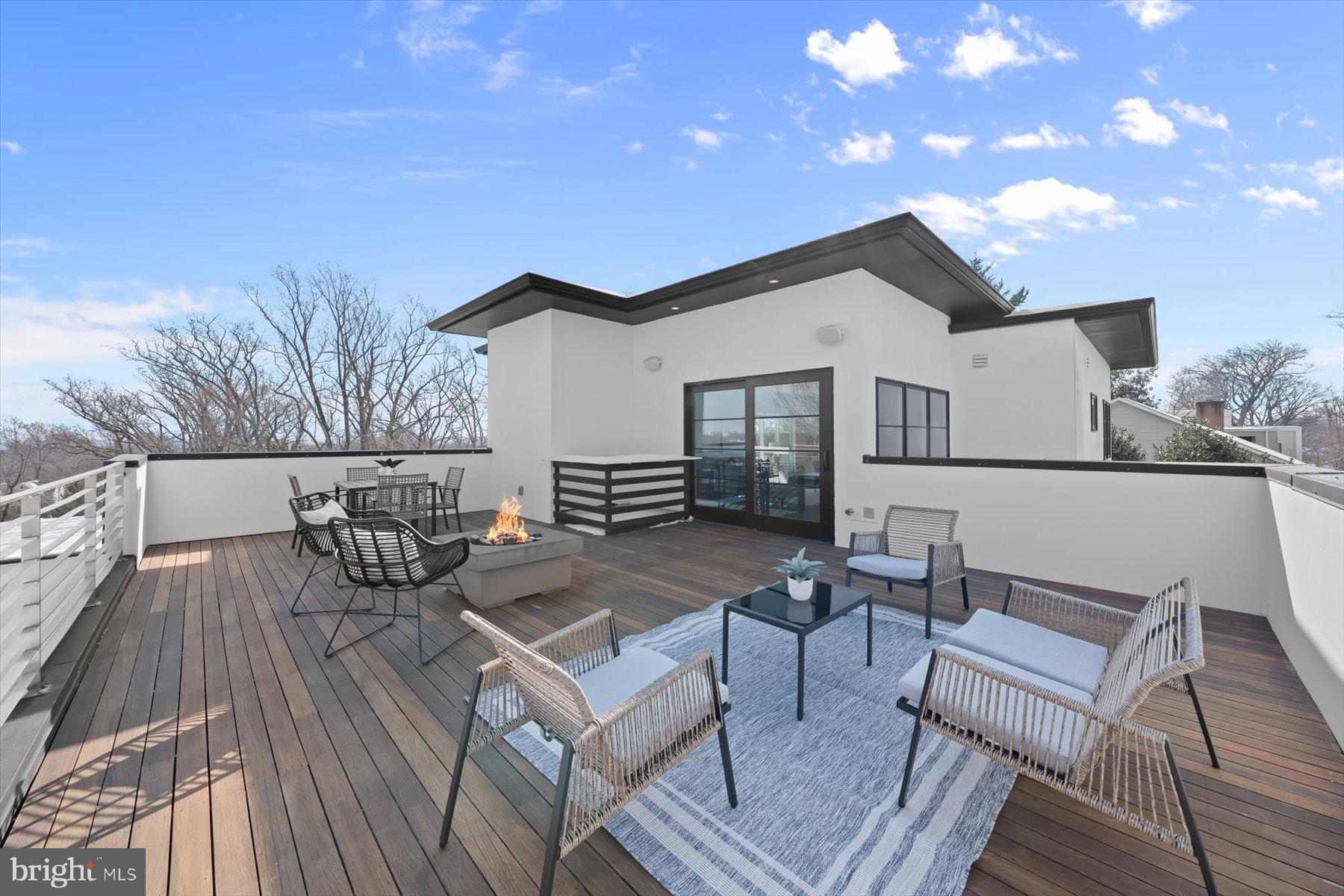 2318 N RICHMOND STREET