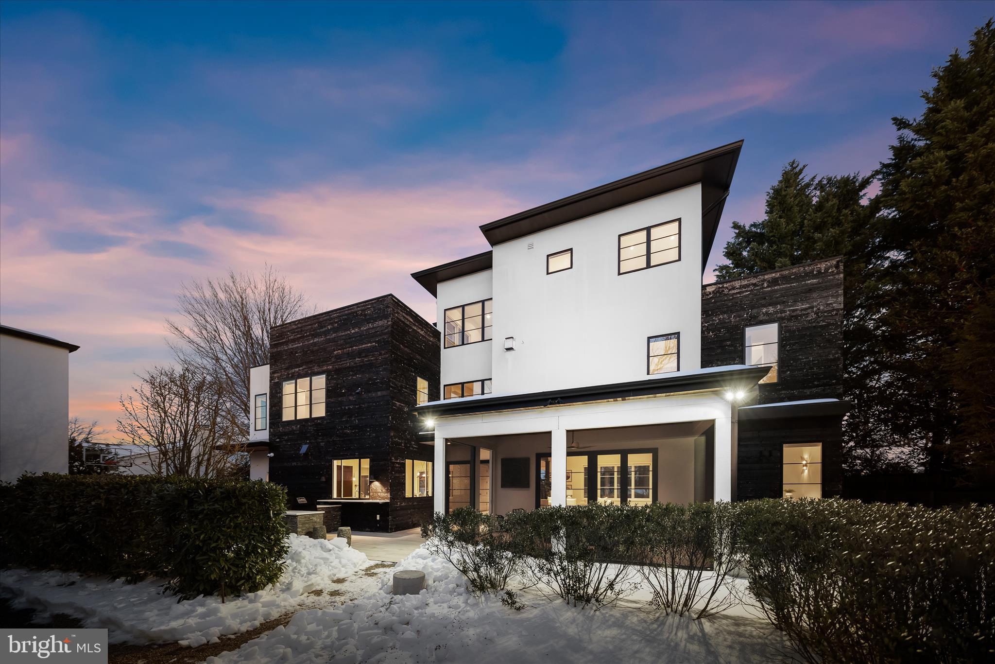 2318 N RICHMOND STREET