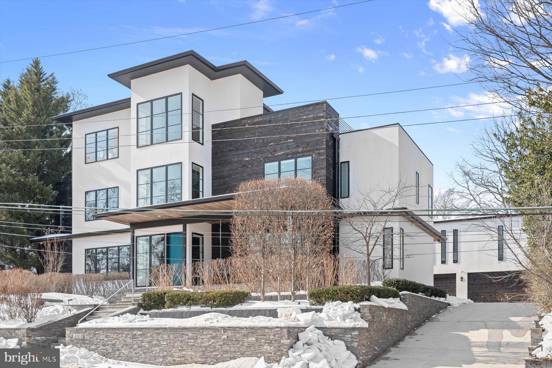 2318 N RICHMOND STREET