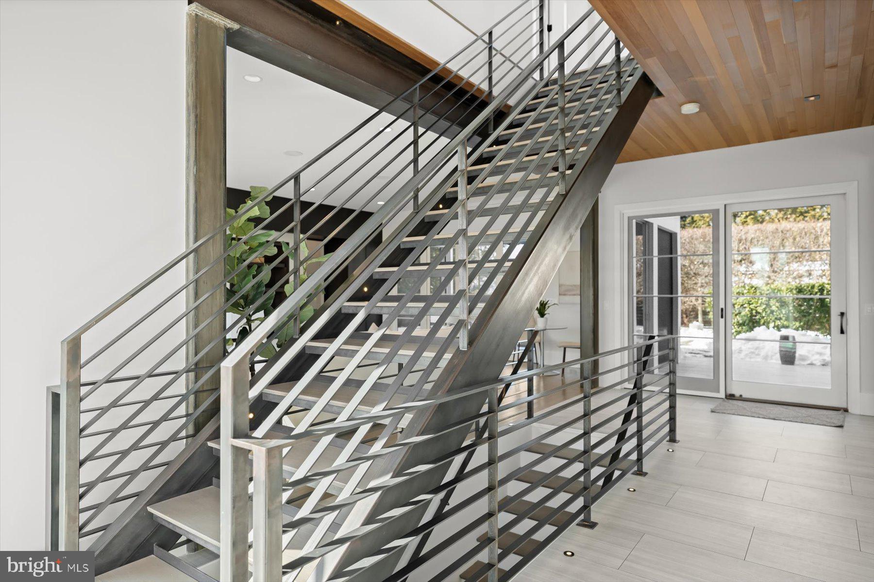 2318 N RICHMOND STREET