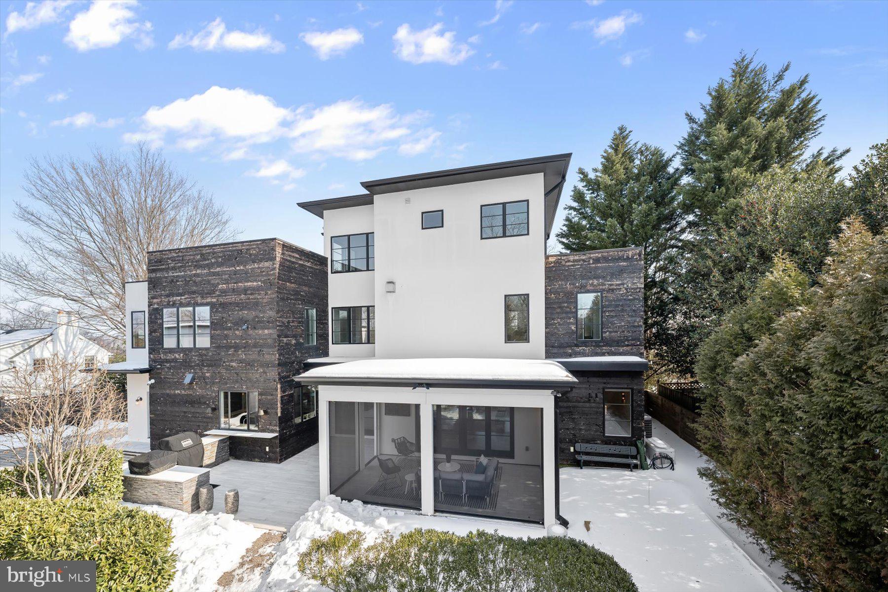 2318 N RICHMOND STREET