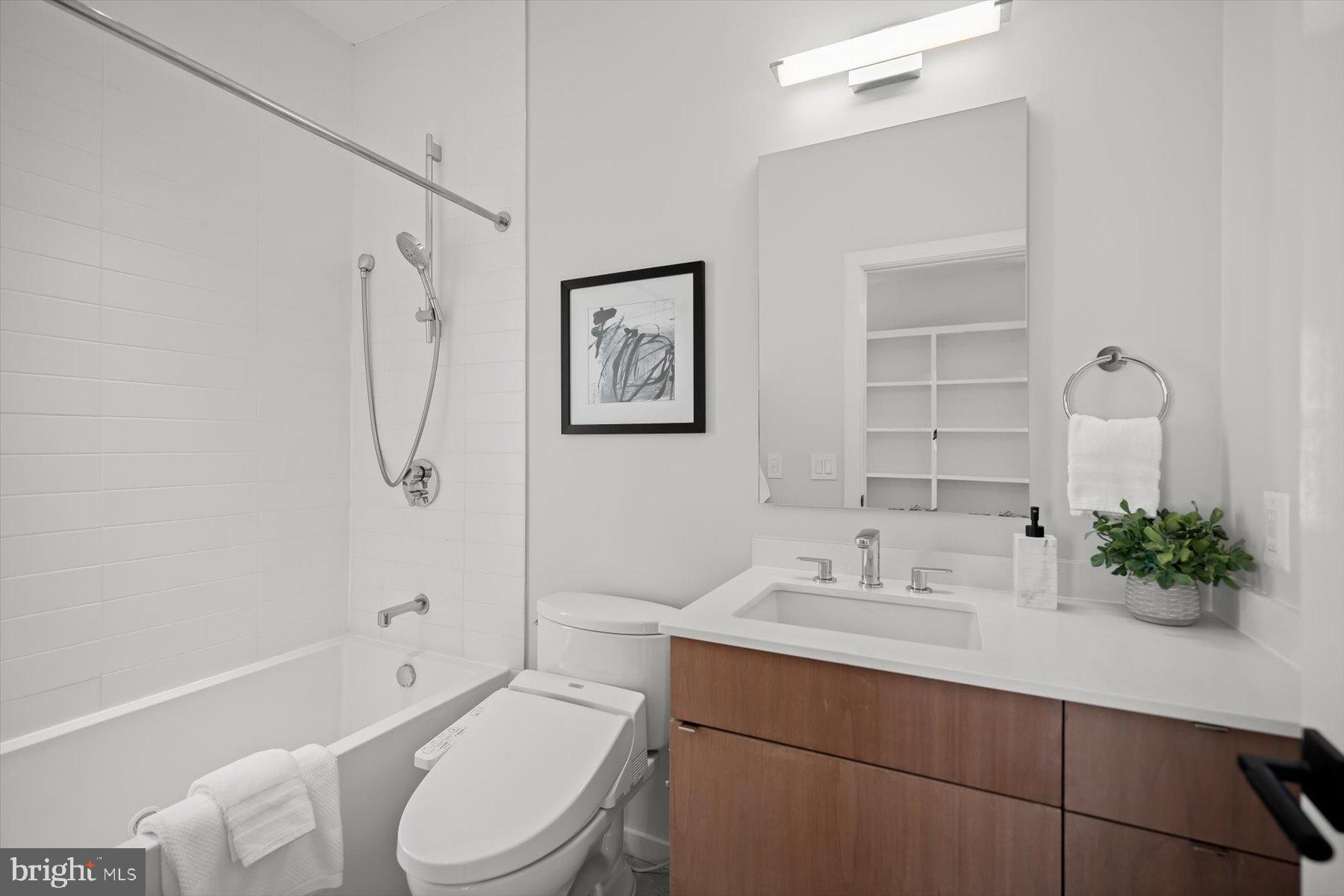 2318 N RICHMOND STREET