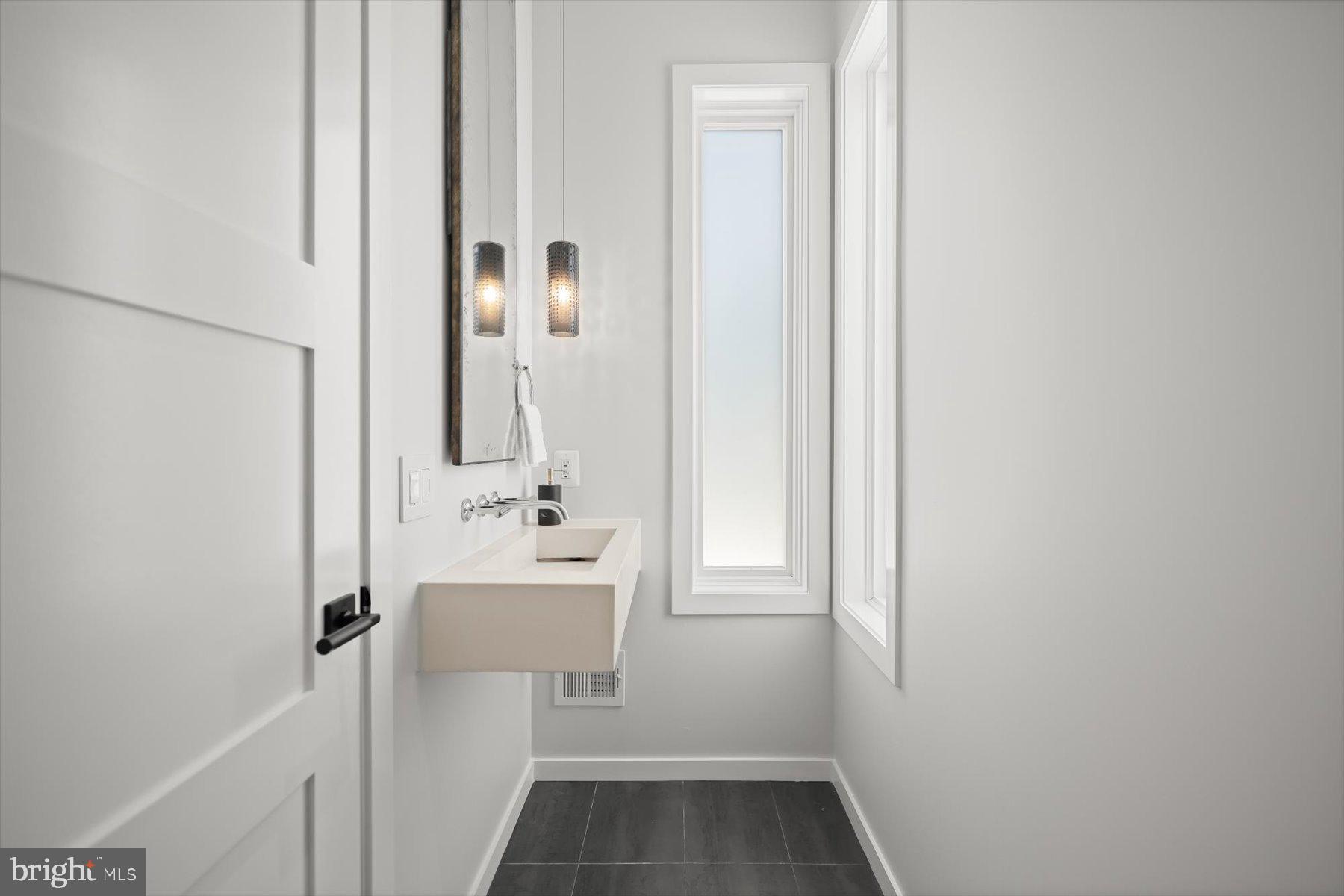 2318 N RICHMOND STREET