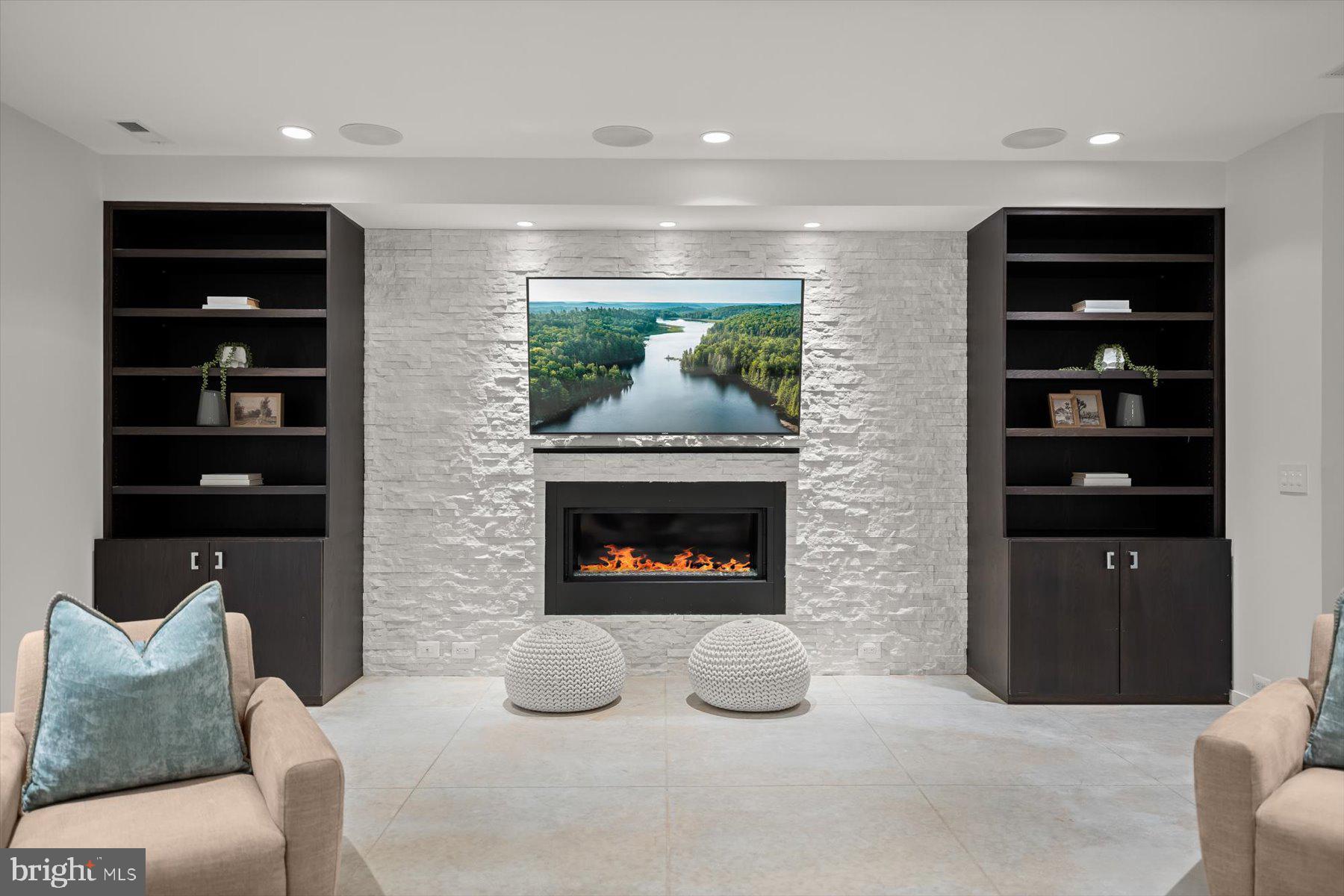 2318 N RICHMOND STREET