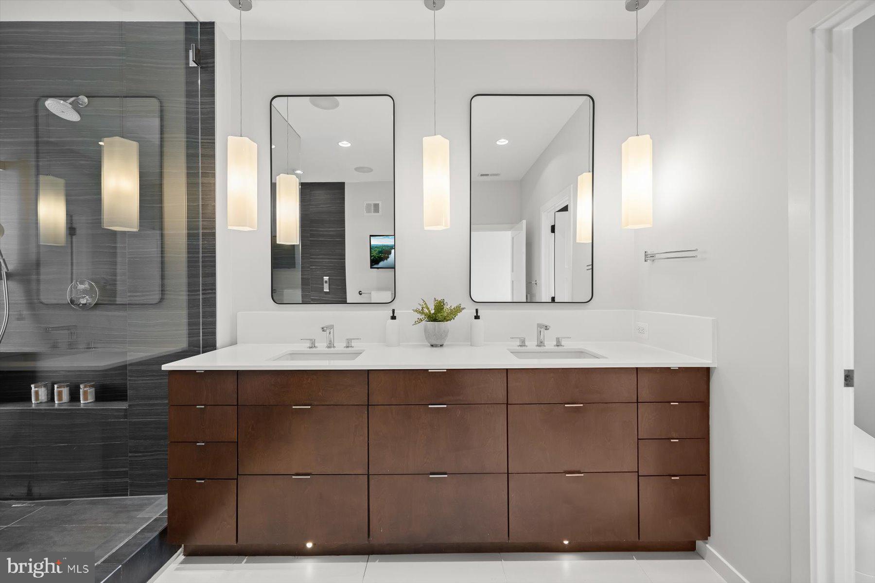 2318 N RICHMOND STREET