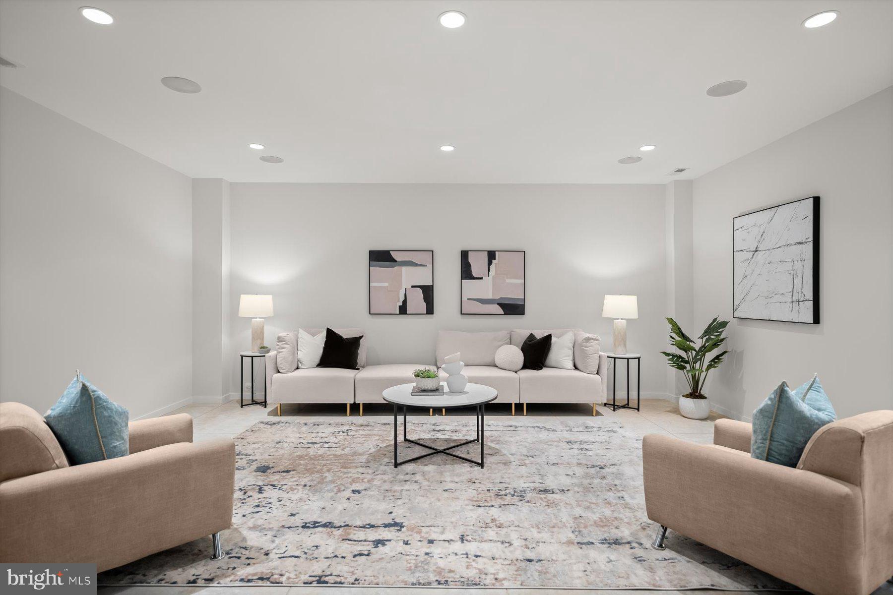 2318 N RICHMOND STREET