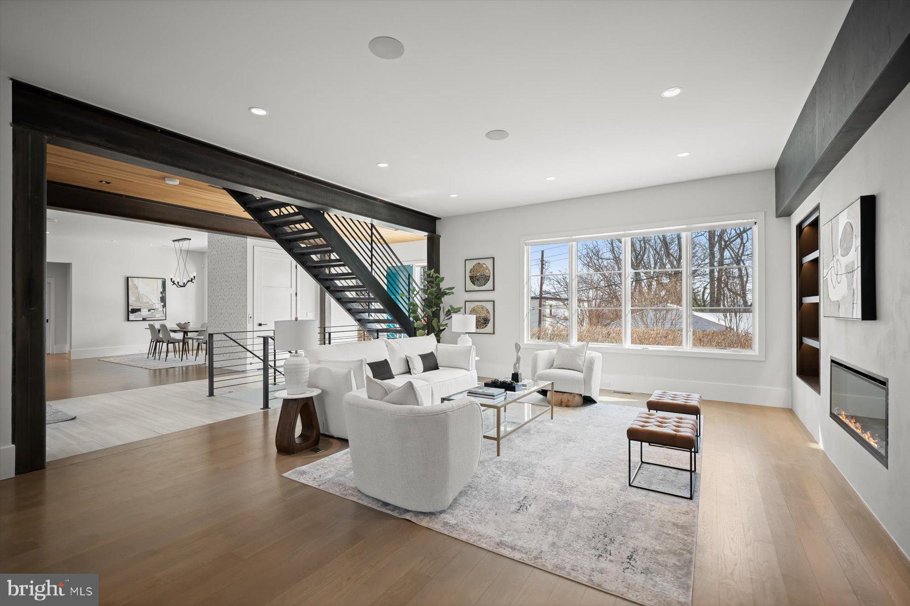 2318 N RICHMOND STREET