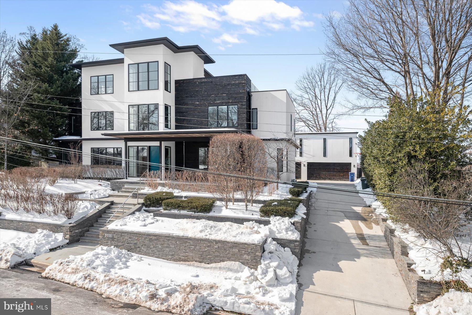 2318 N RICHMOND STREET