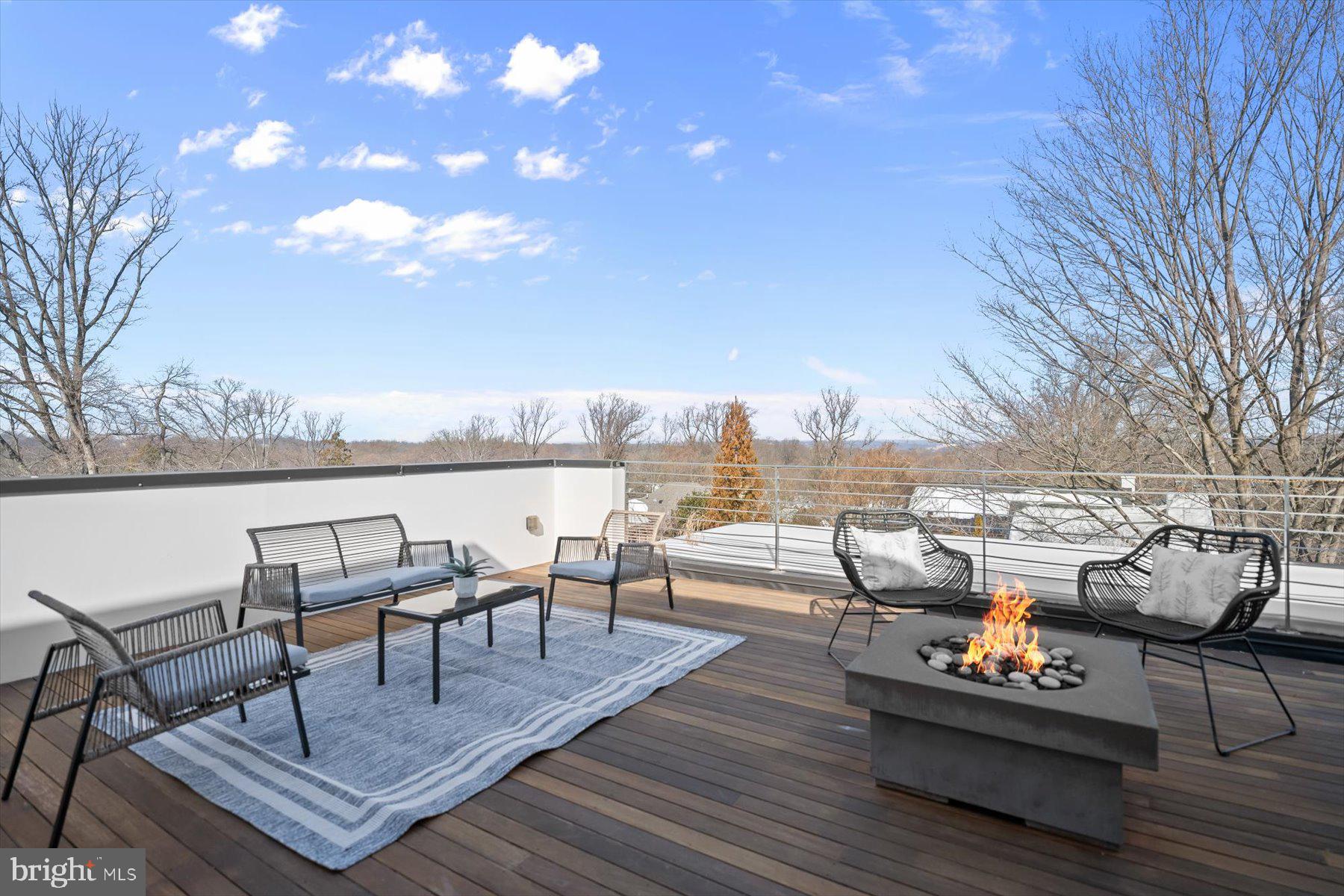 2318 N RICHMOND STREET