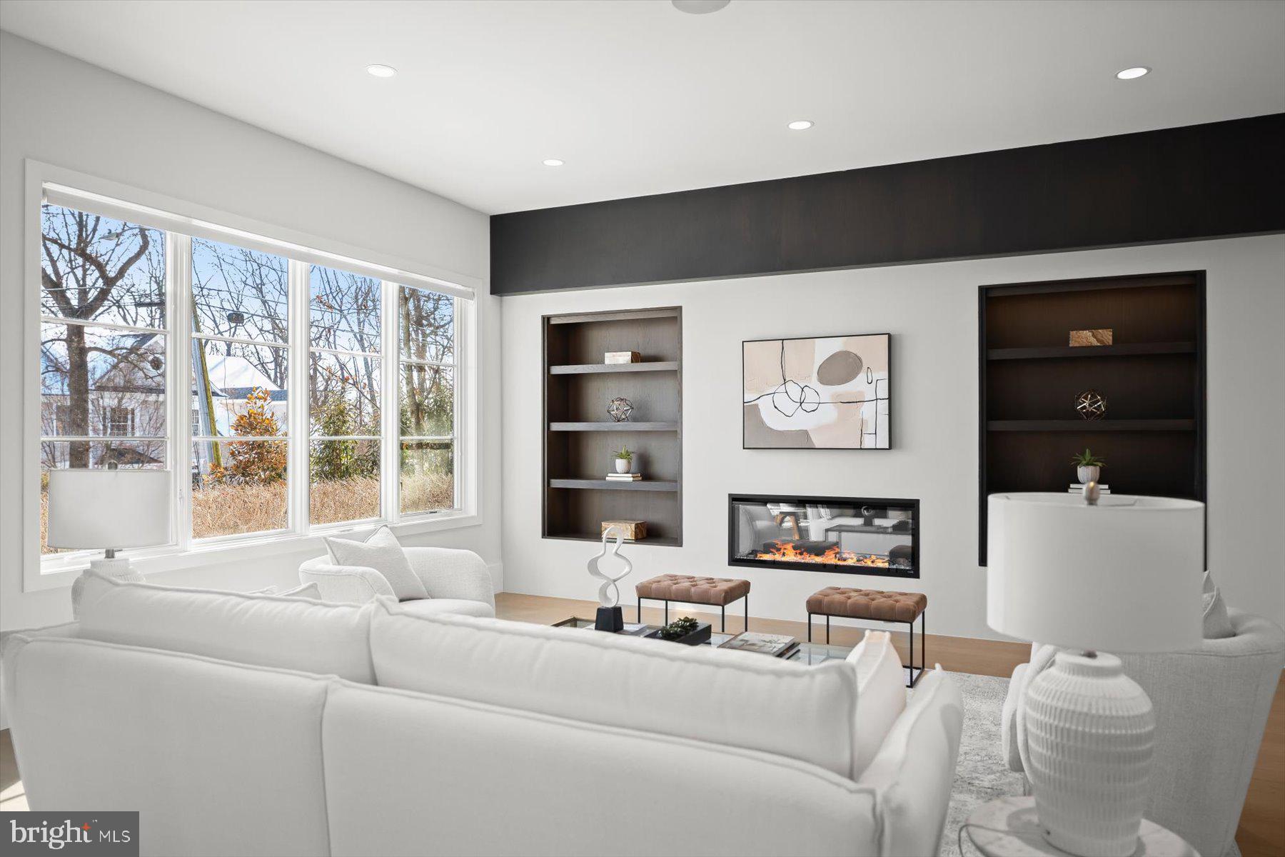 2318 N RICHMOND STREET