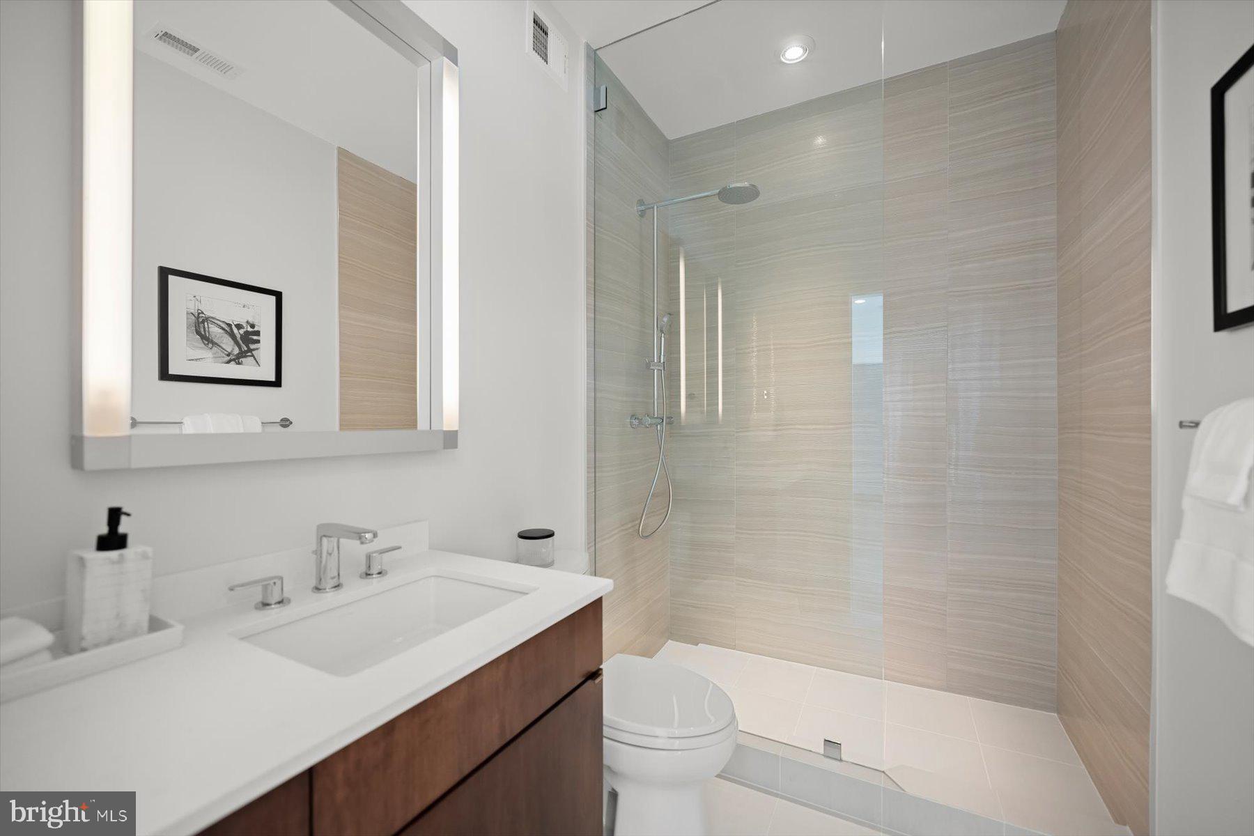 2318 N RICHMOND STREET