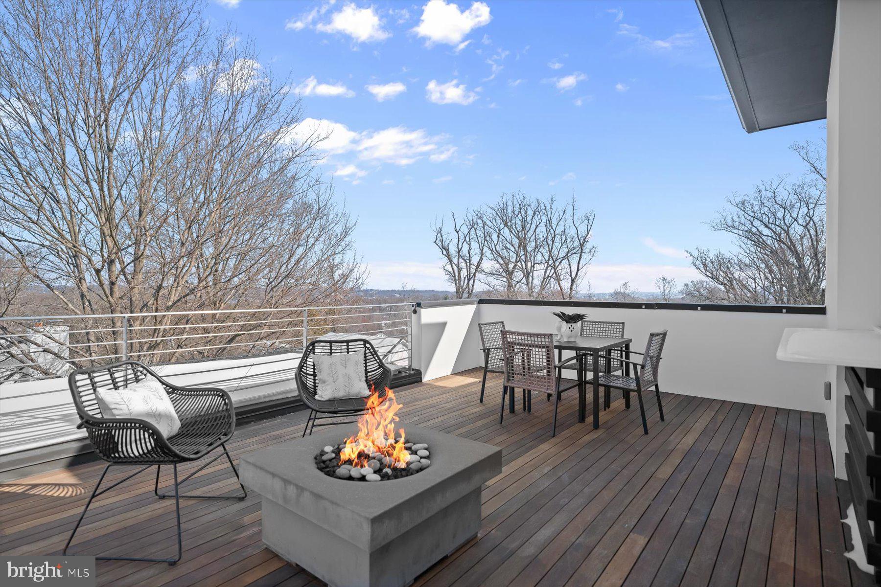 2318 N RICHMOND STREET