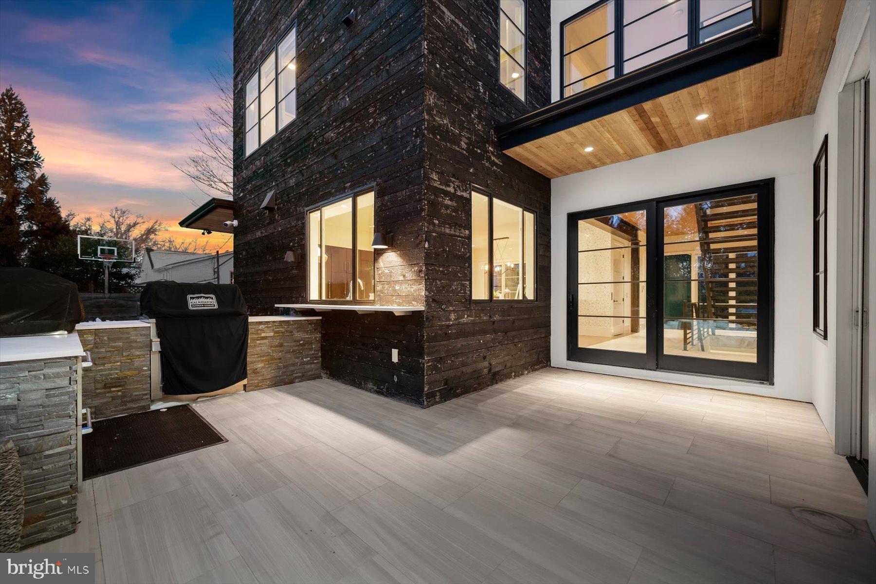 2318 N RICHMOND STREET