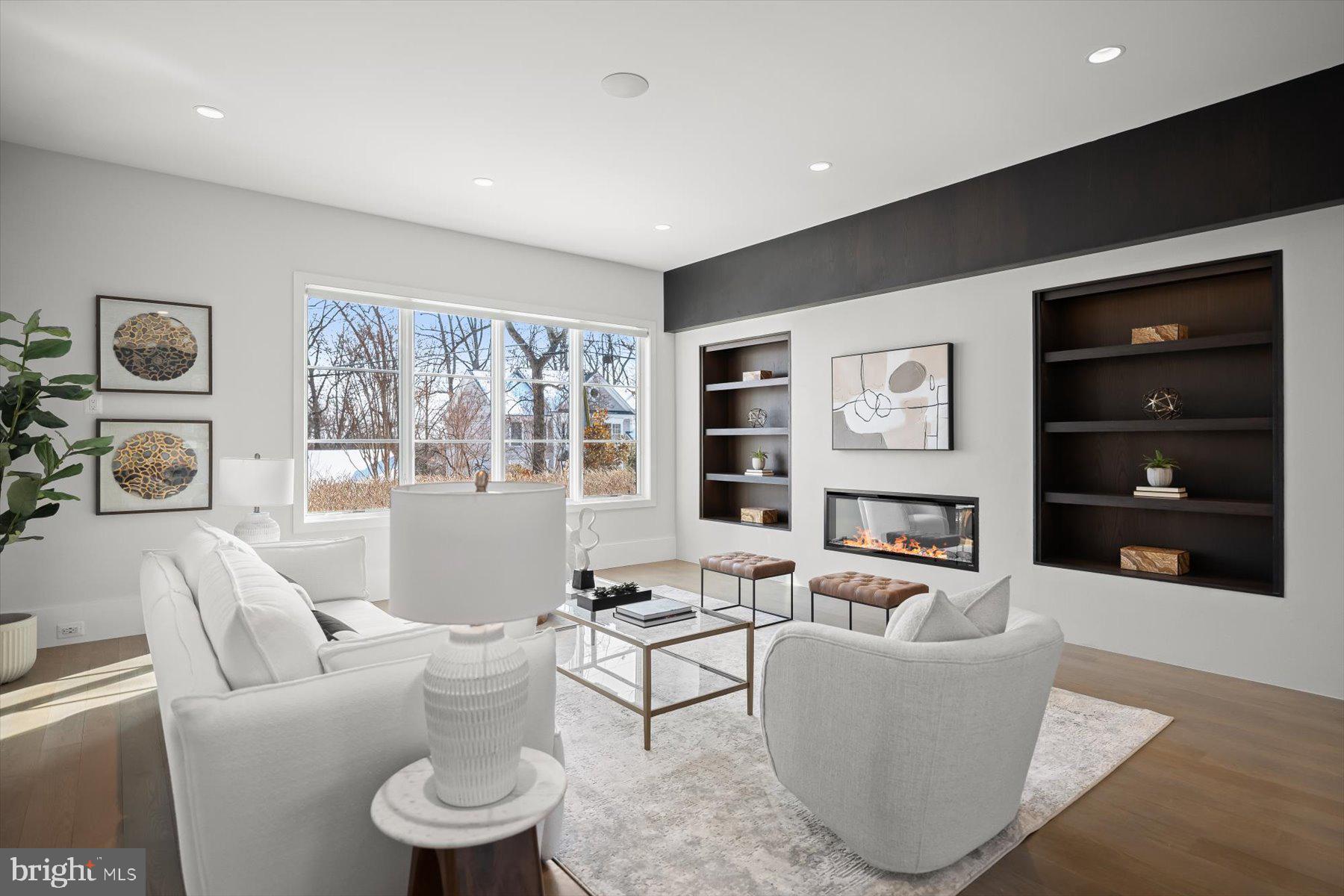 2318 N RICHMOND STREET