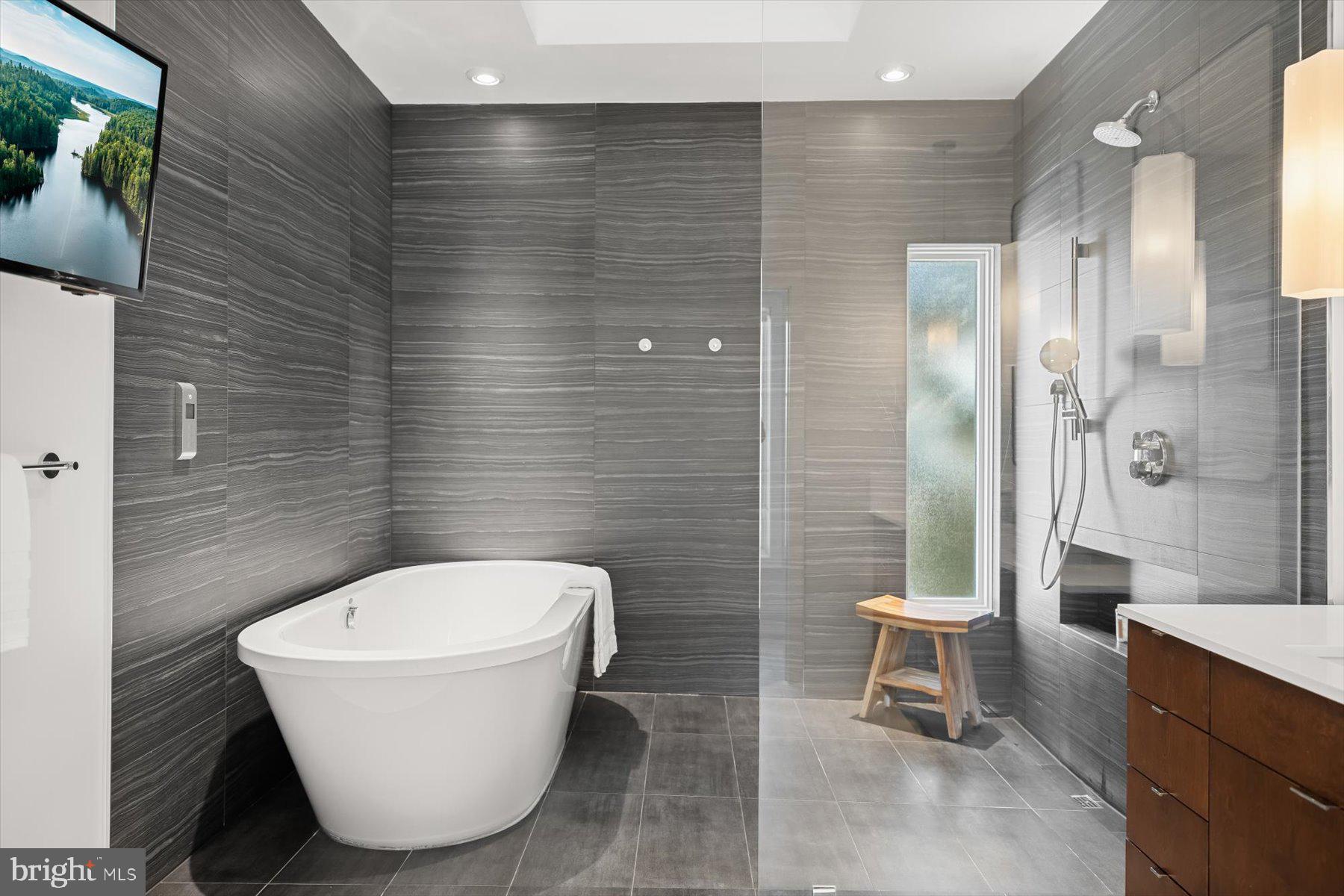 2318 N RICHMOND STREET