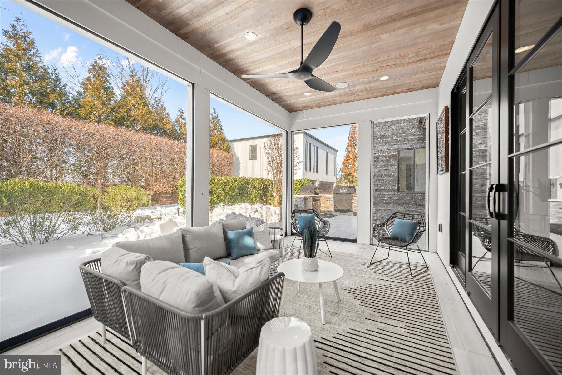 2318 N RICHMOND STREET