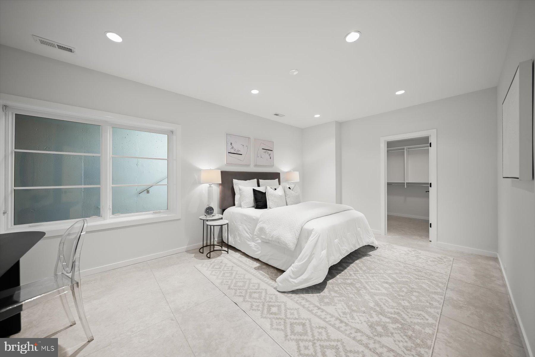 2318 N RICHMOND STREET