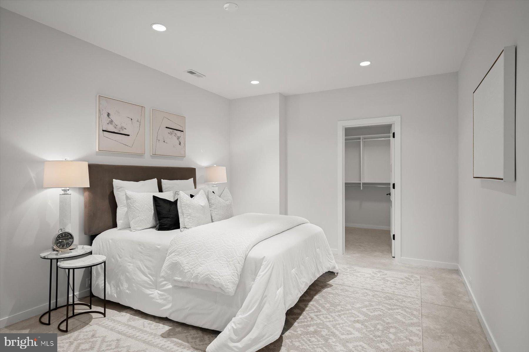 2318 N RICHMOND STREET