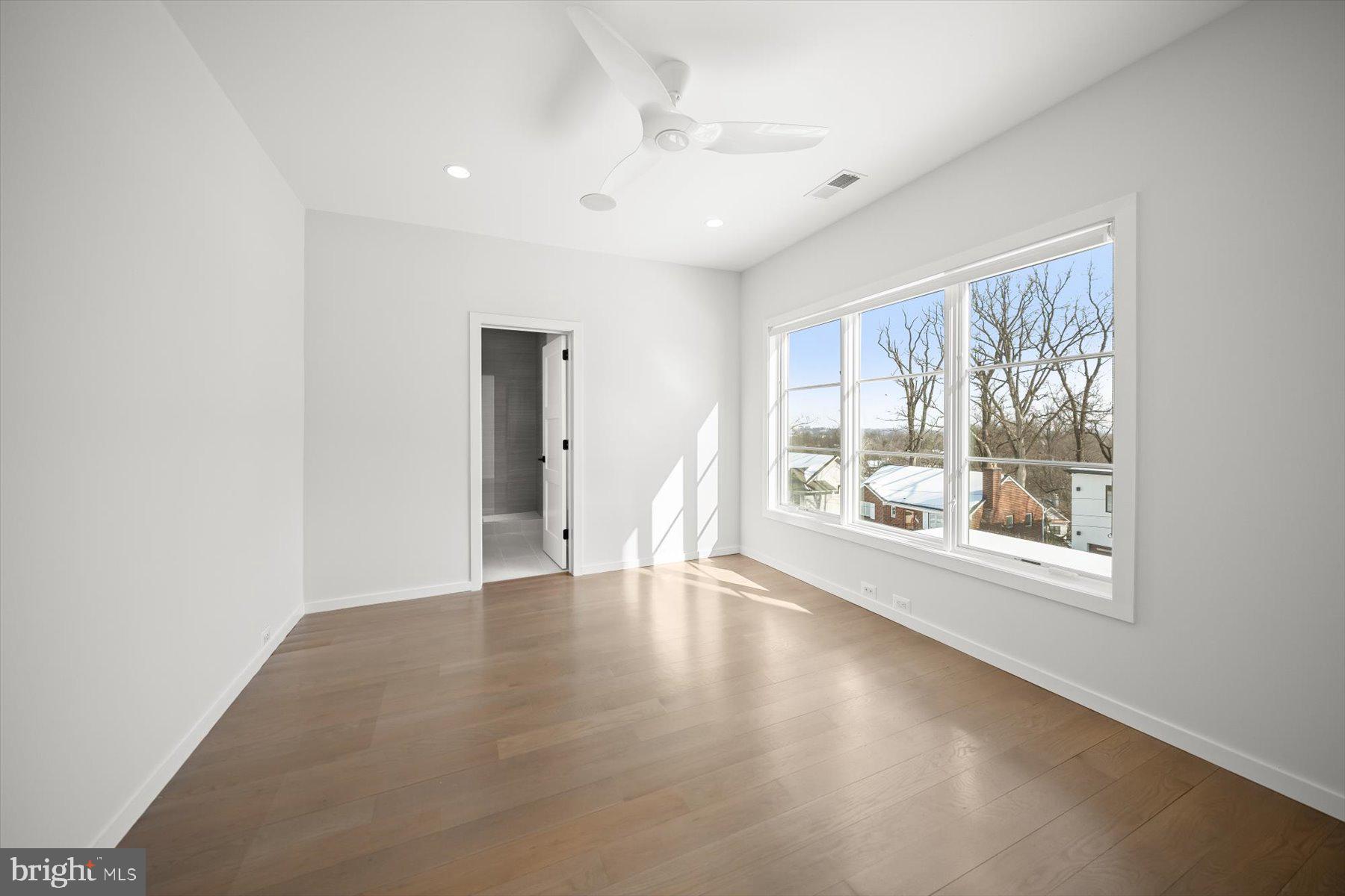 2318 N RICHMOND STREET