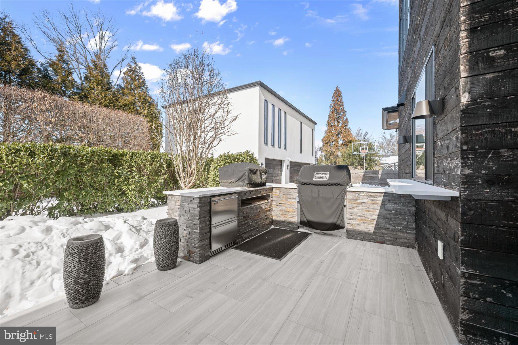 2318 N RICHMOND STREET