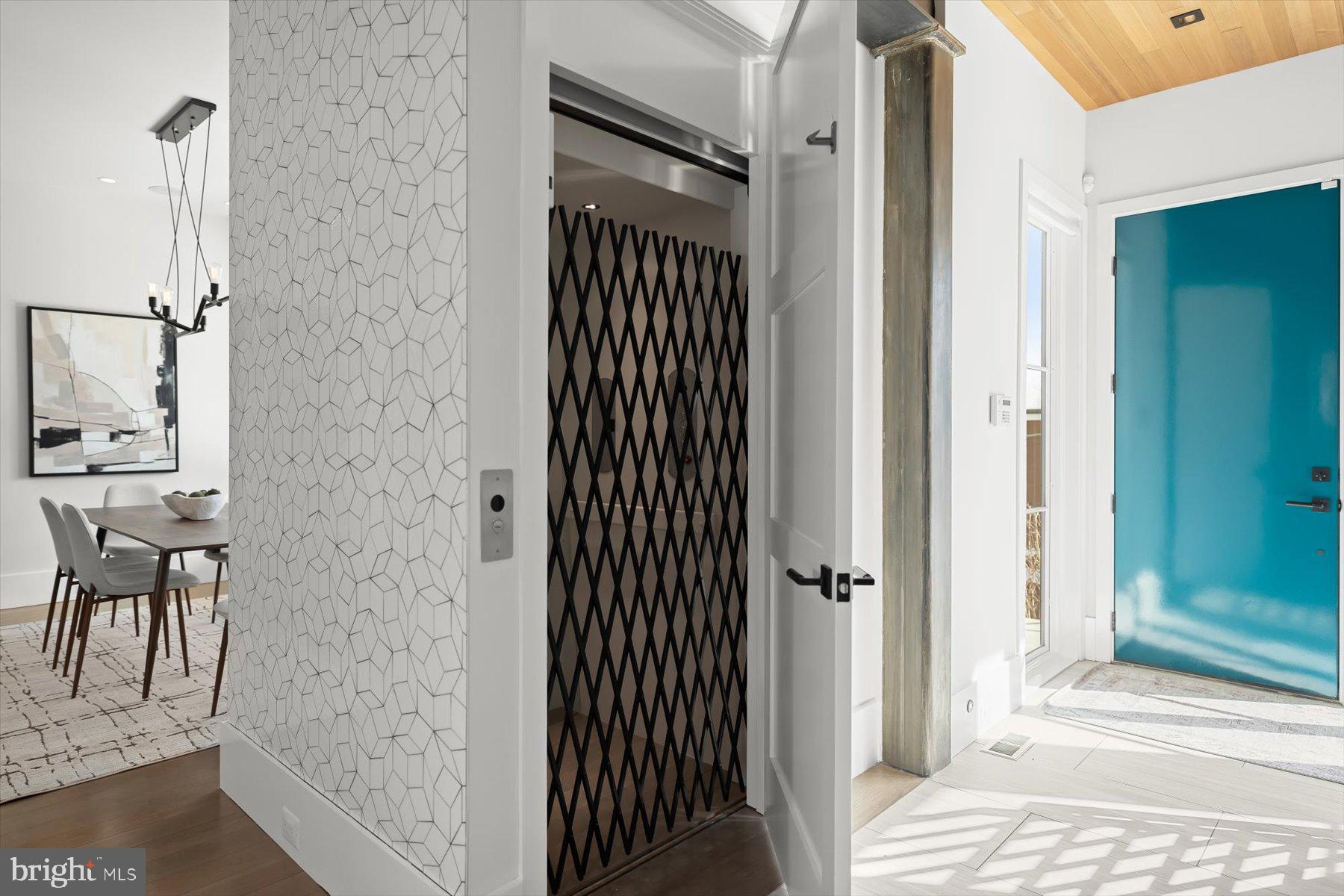 2318 N RICHMOND STREET