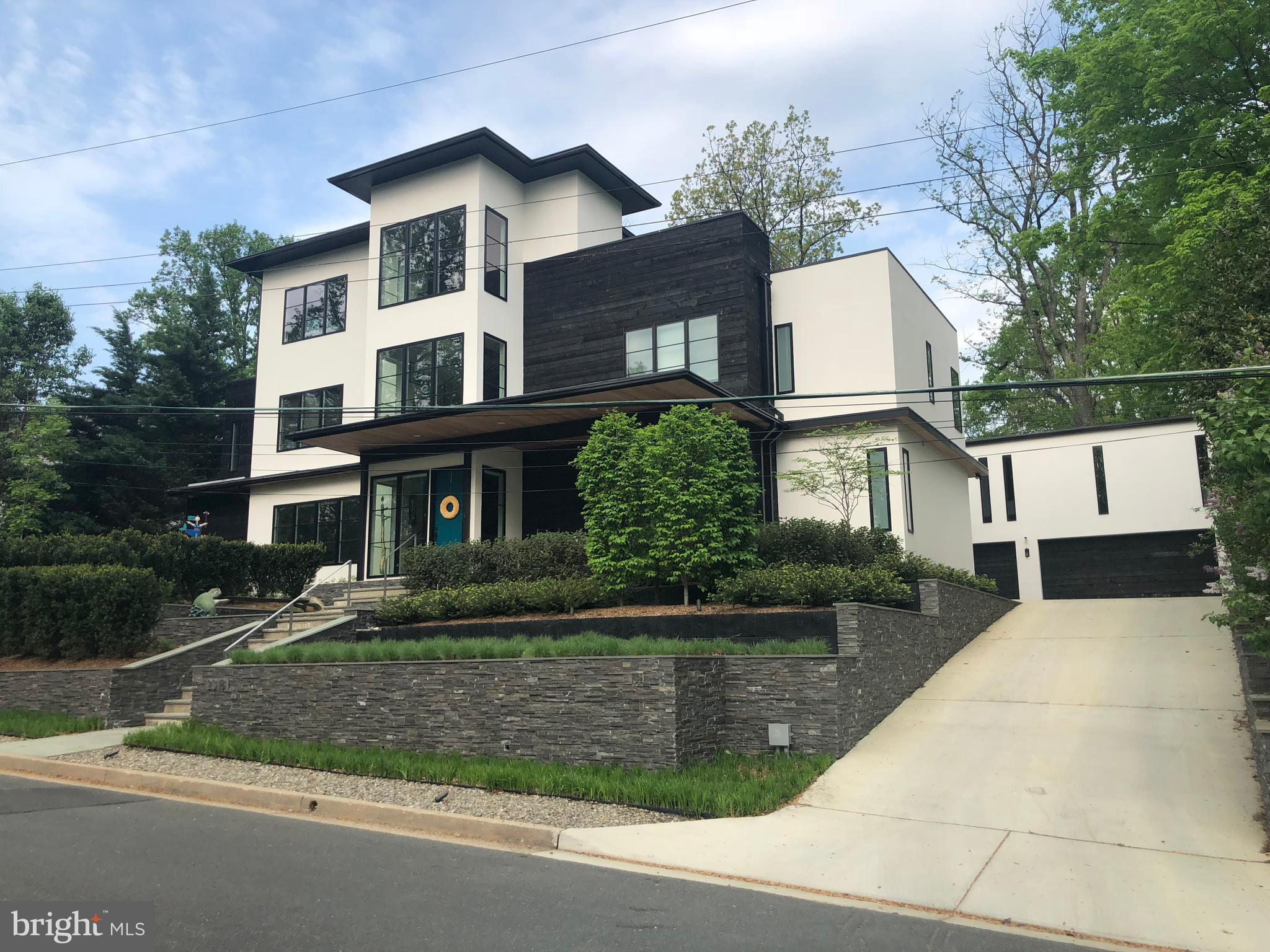 2318 N RICHMOND STREET