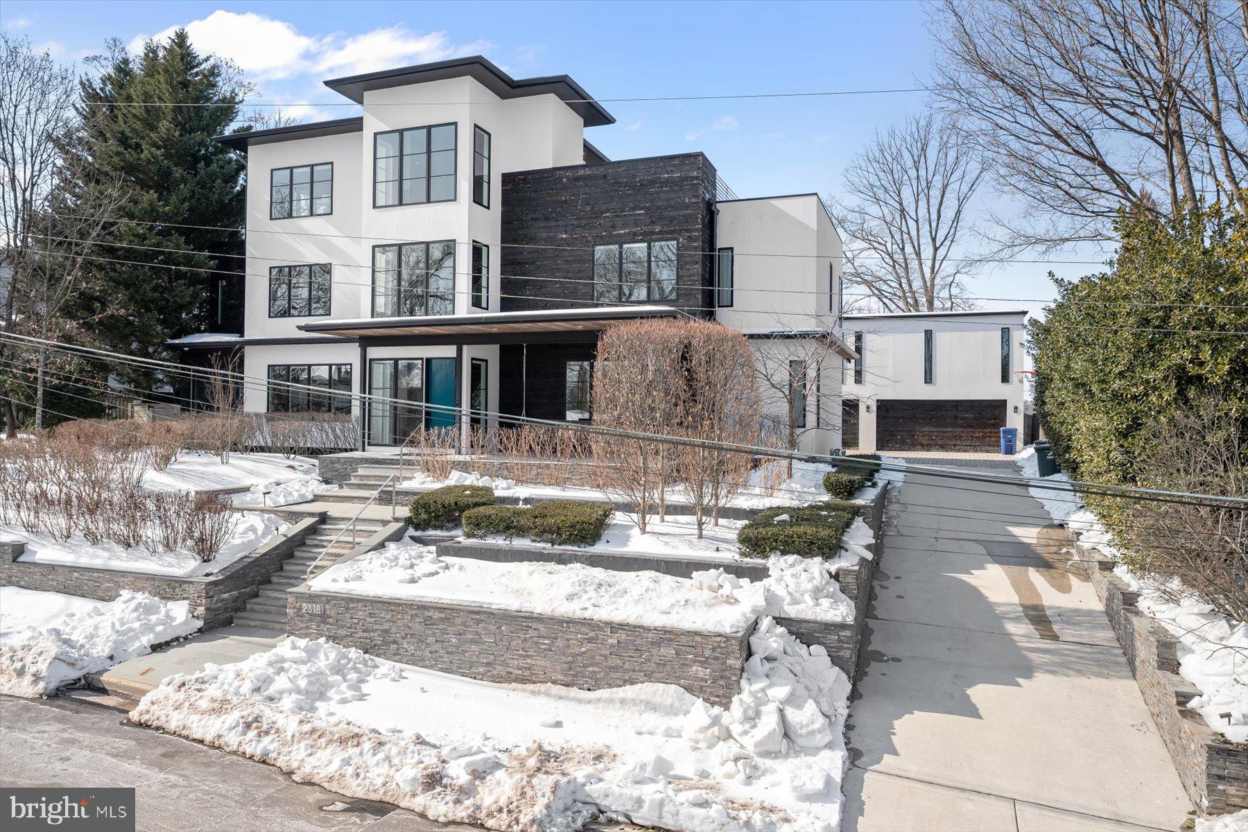 2318 N RICHMOND STREET