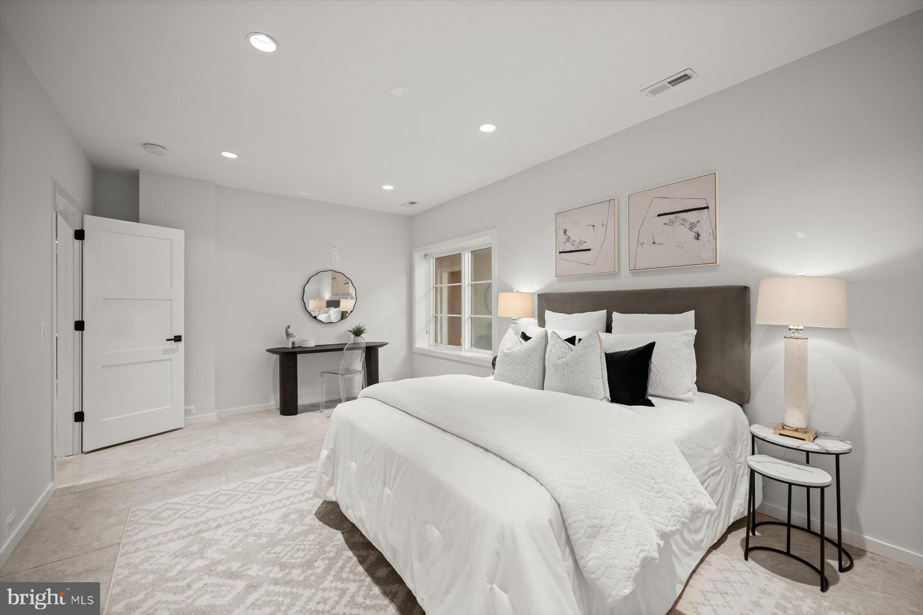 2318 N RICHMOND STREET