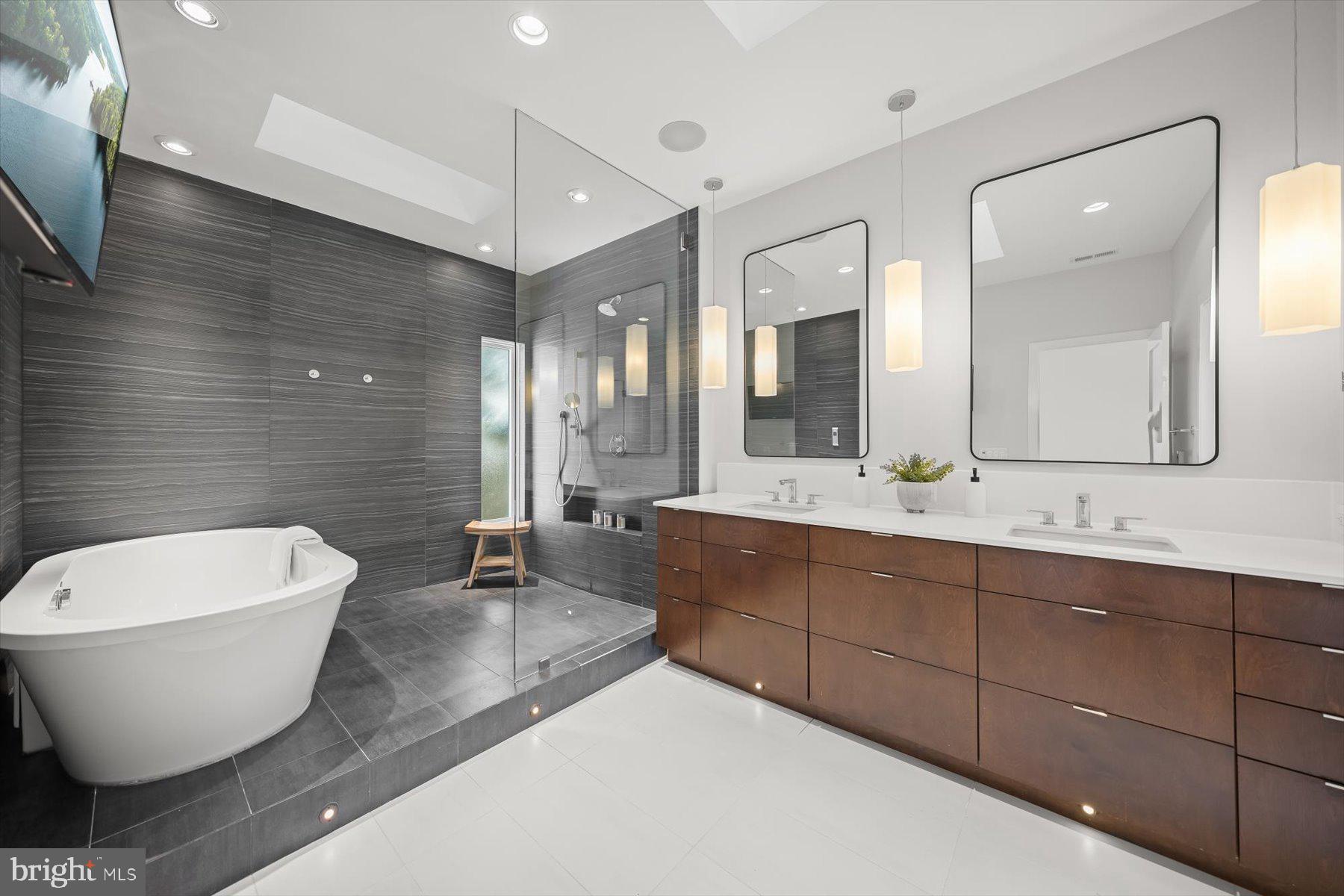 2318 N RICHMOND STREET