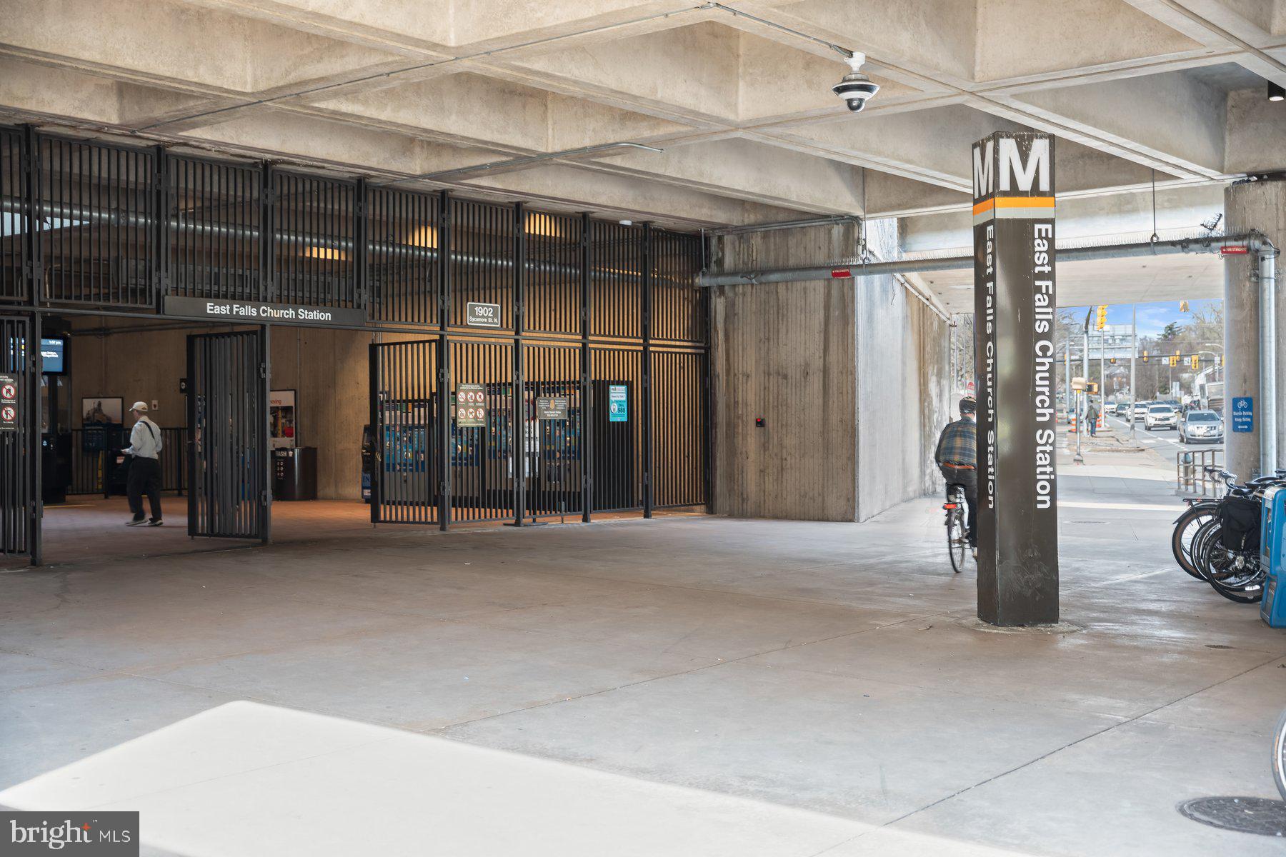 3004 N UNDERWOOD STREET