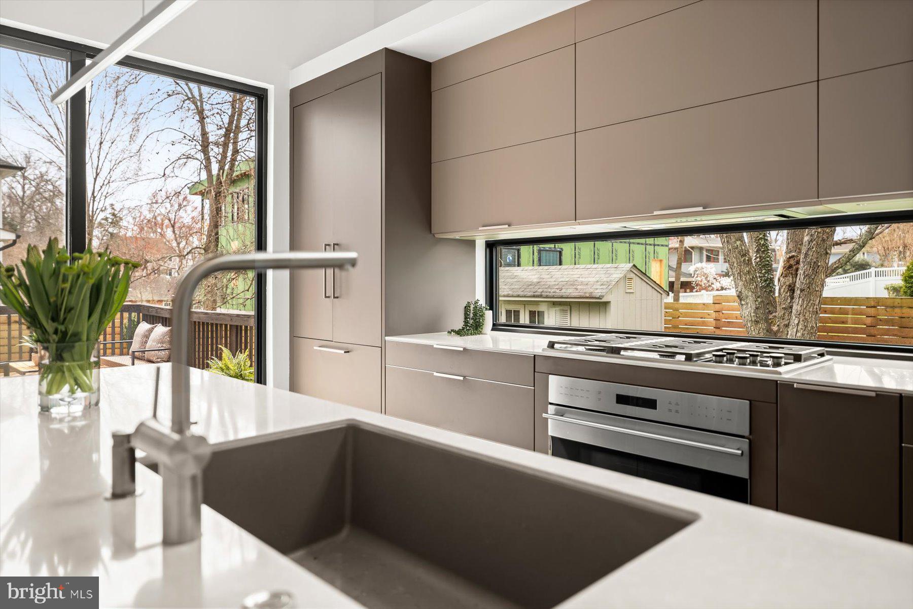 3004 N UNDERWOOD STREET