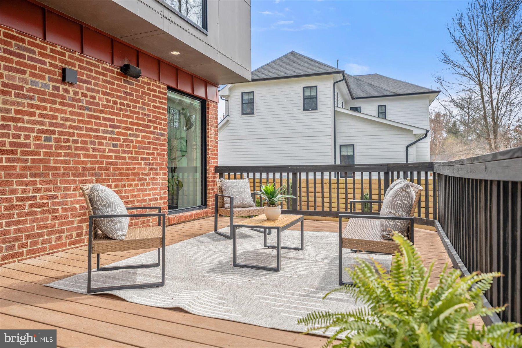 3004 N UNDERWOOD STREET