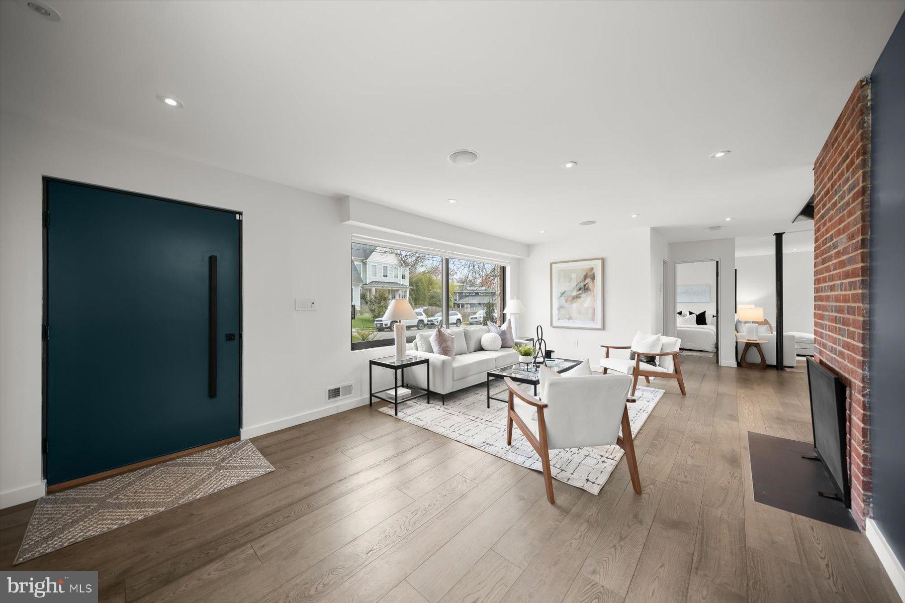 3004 N UNDERWOOD STREET