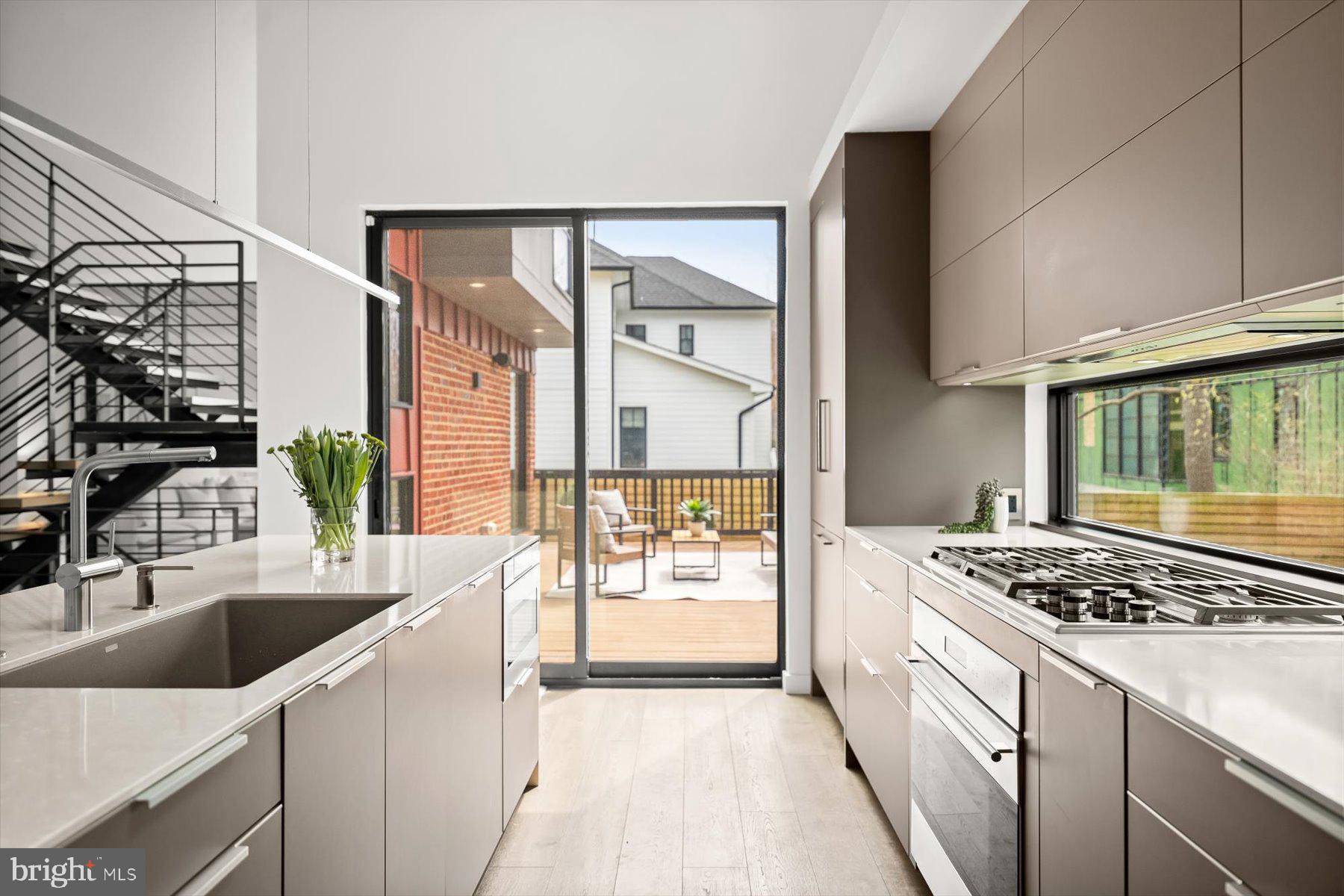 3004 N UNDERWOOD STREET