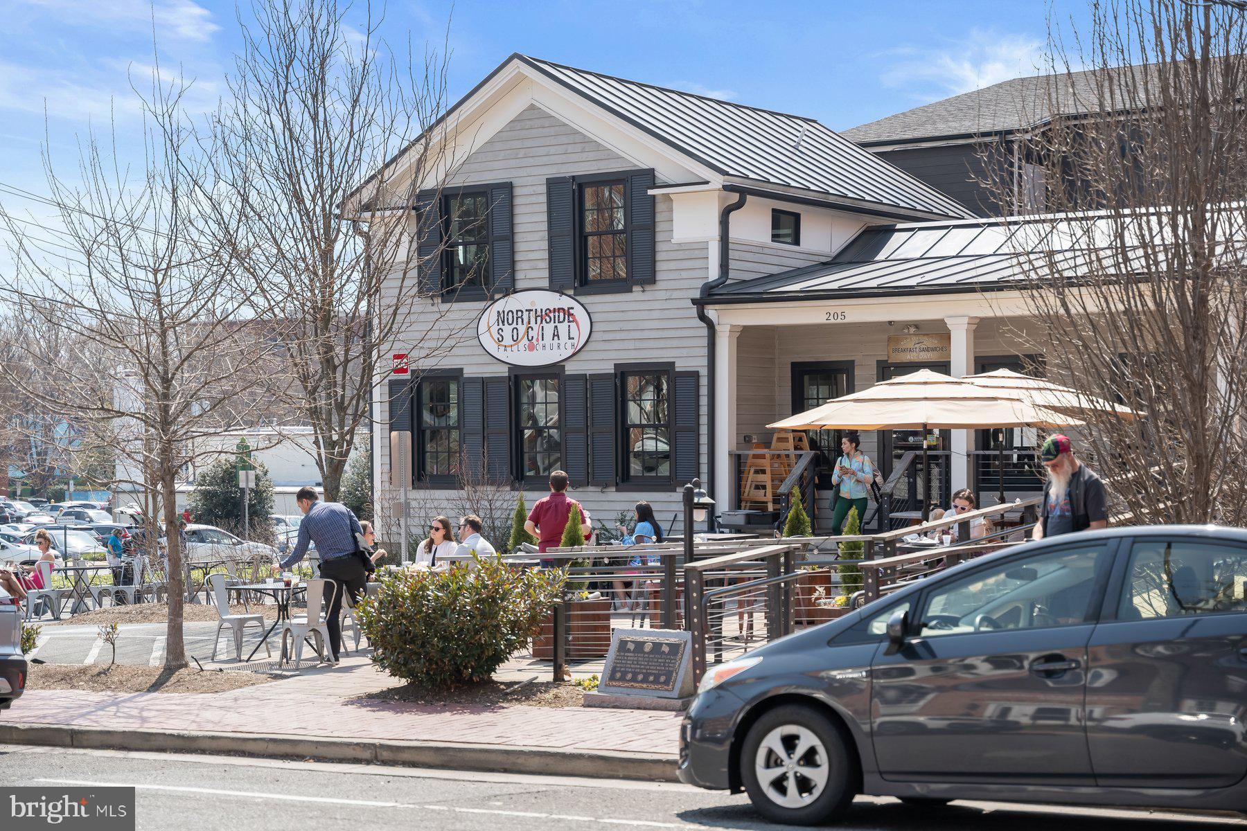 3004 N UNDERWOOD STREET