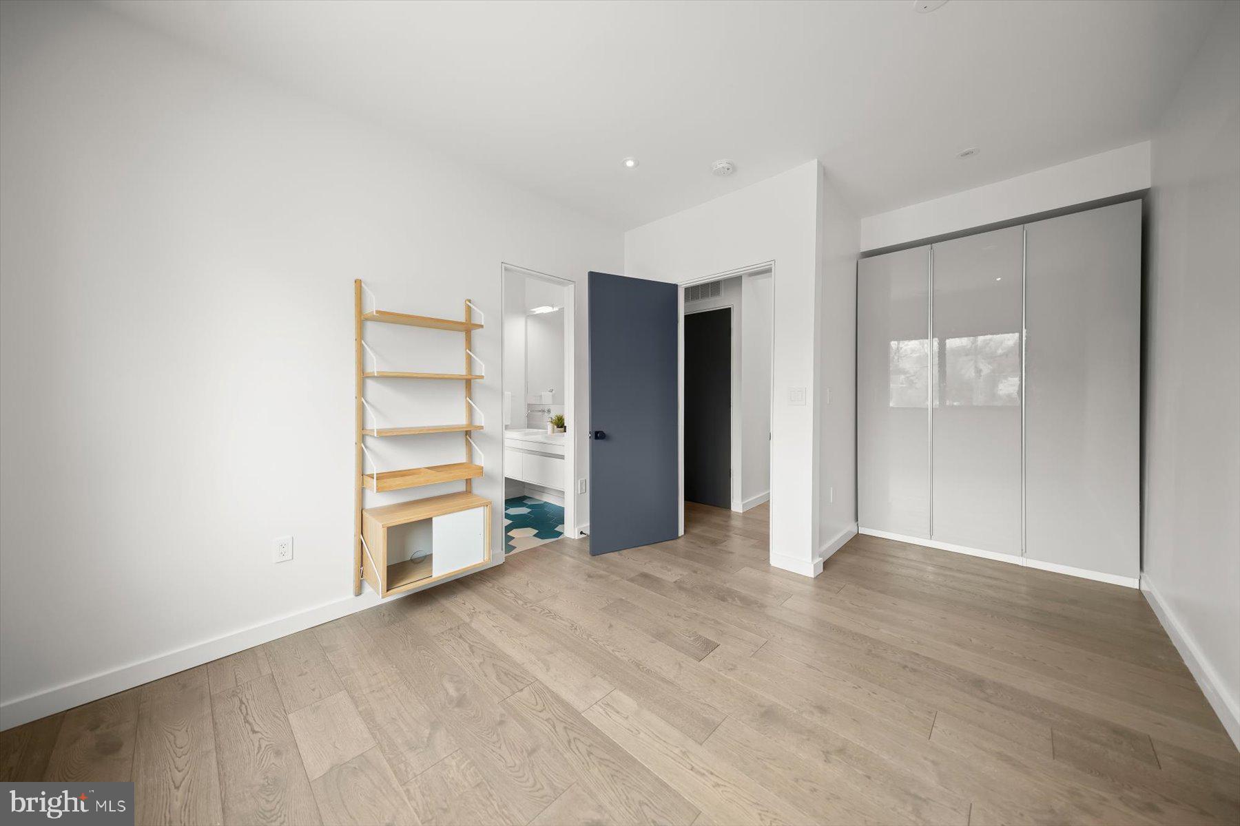 3004 N UNDERWOOD STREET