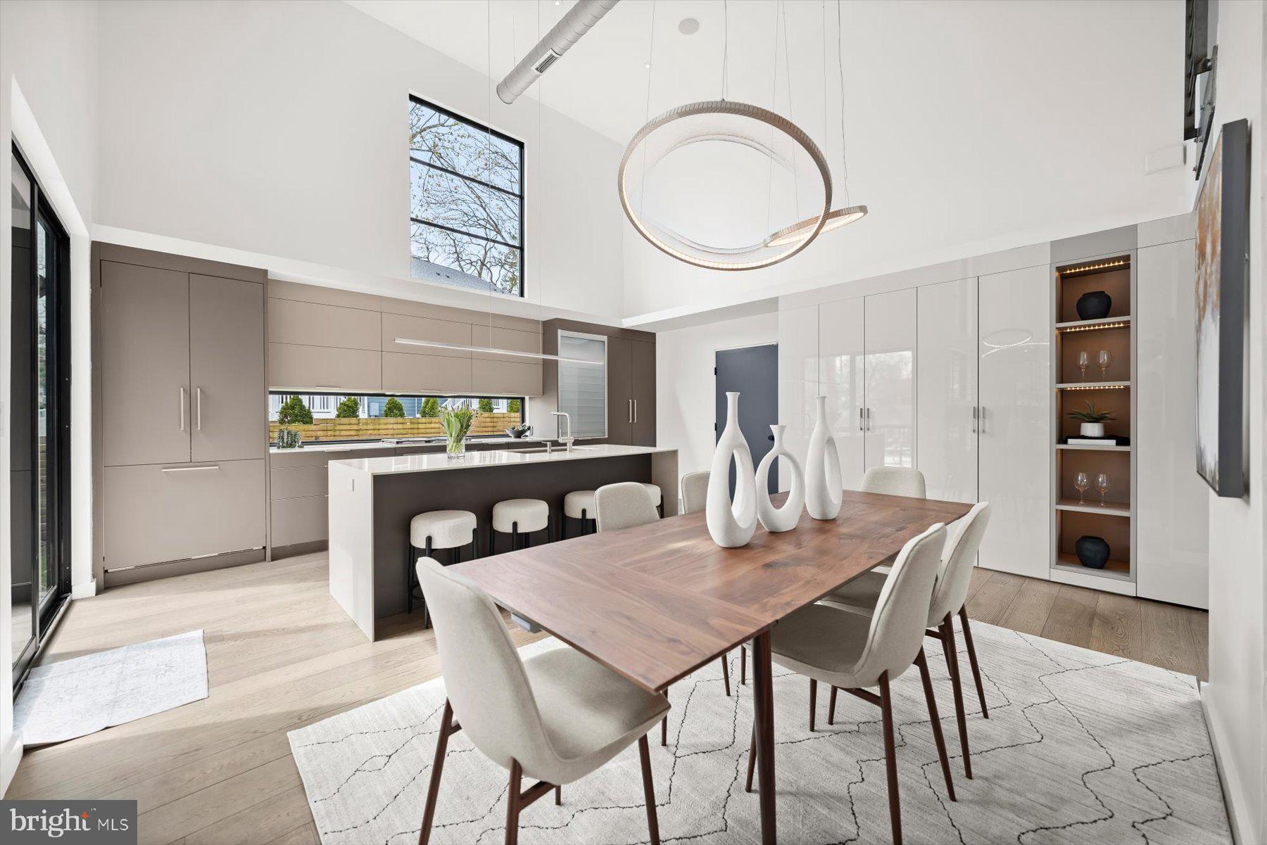 3004 N UNDERWOOD STREET