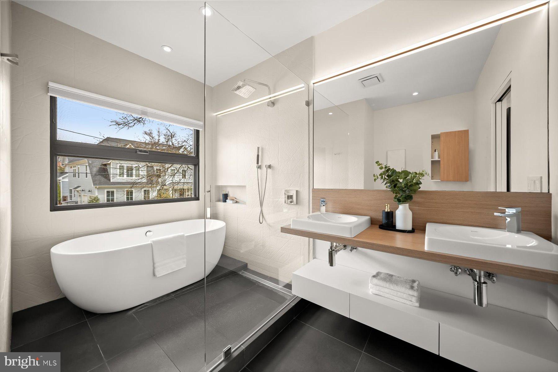 3004 N UNDERWOOD STREET