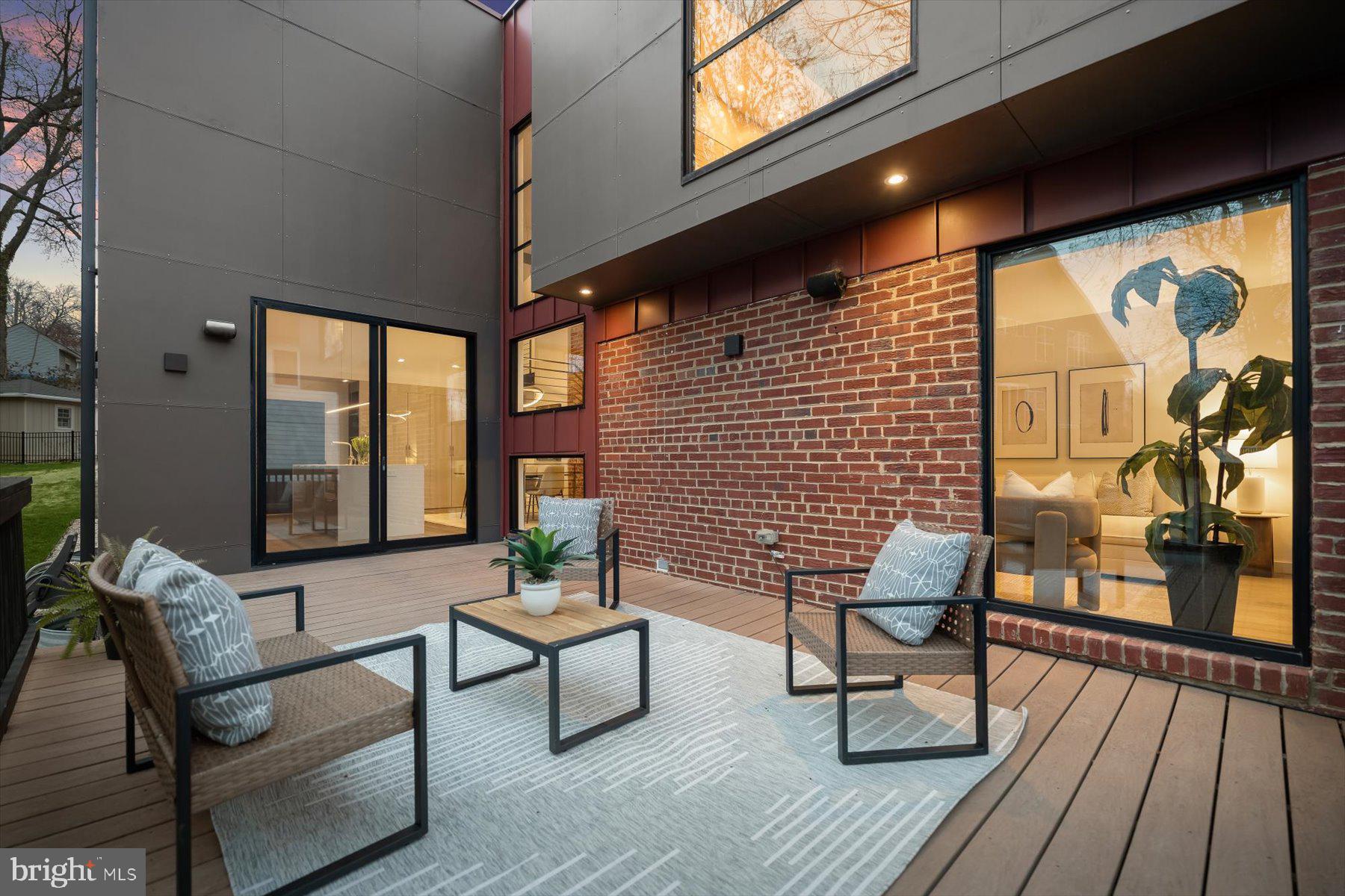 3004 N UNDERWOOD STREET