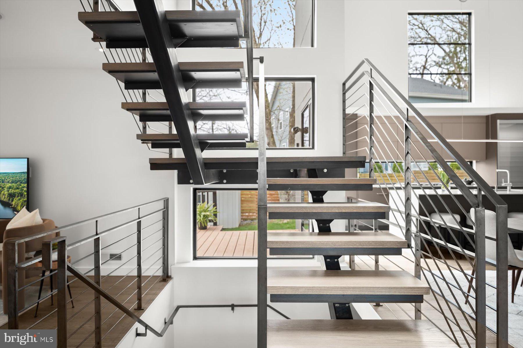 3004 N UNDERWOOD STREET