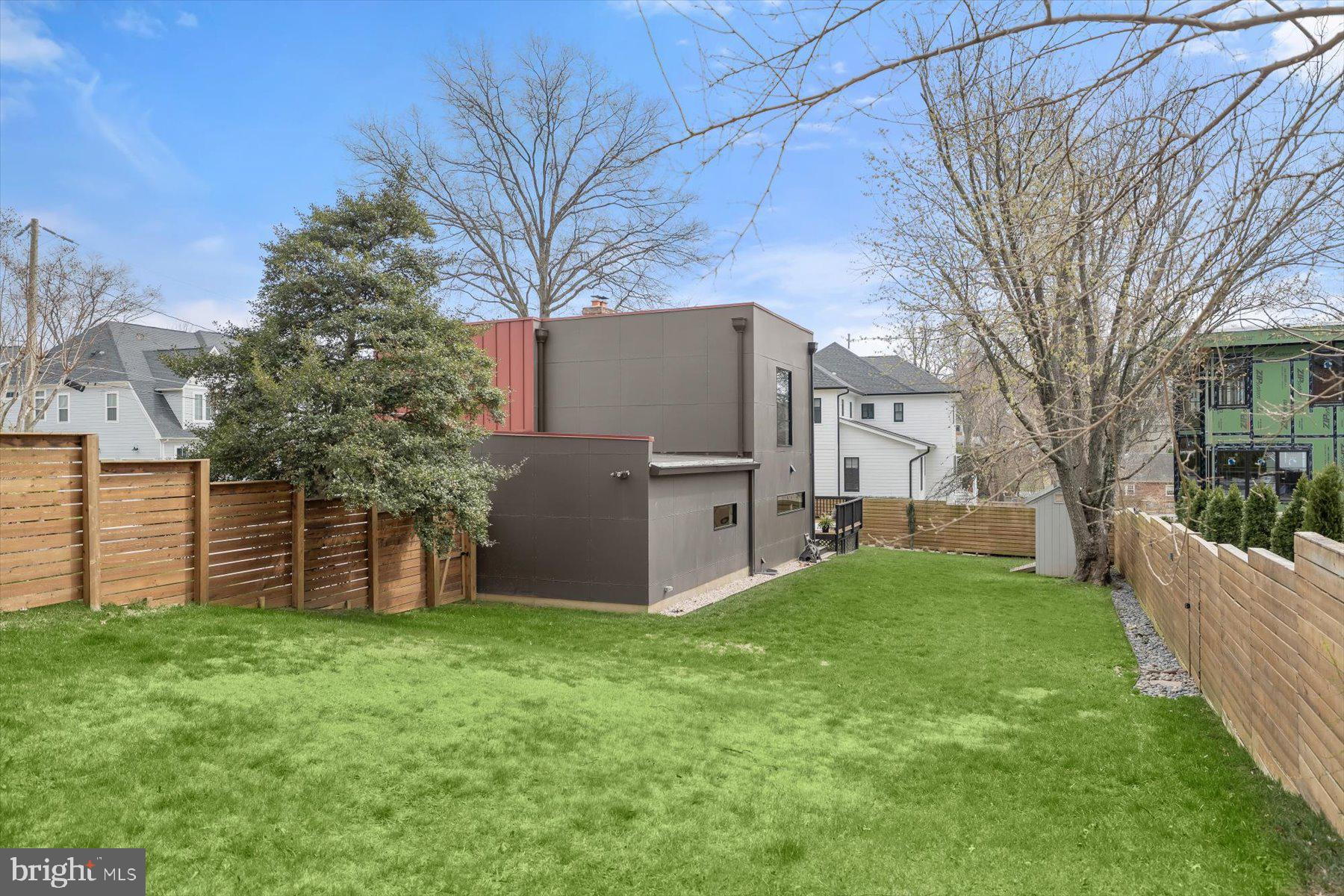 3004 N UNDERWOOD STREET