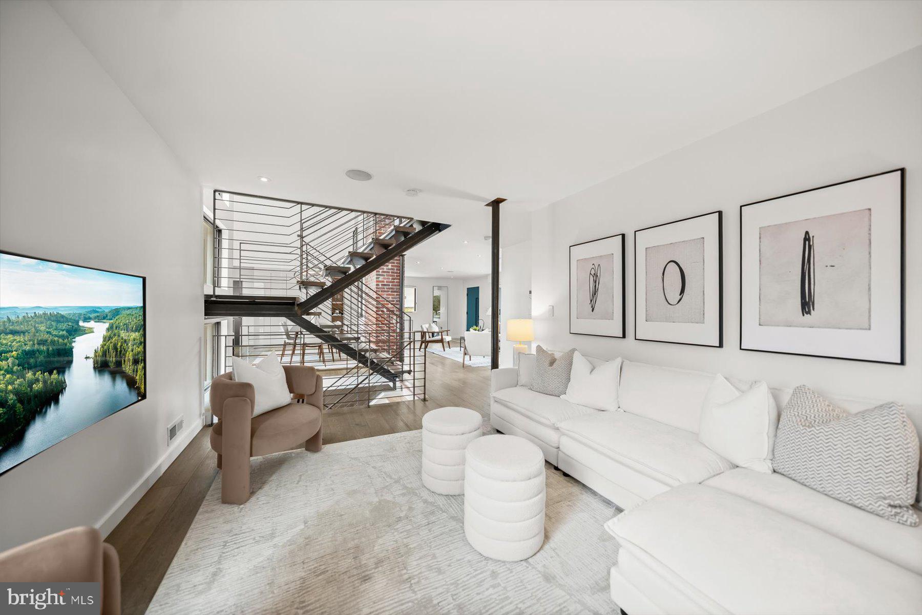 3004 N UNDERWOOD STREET