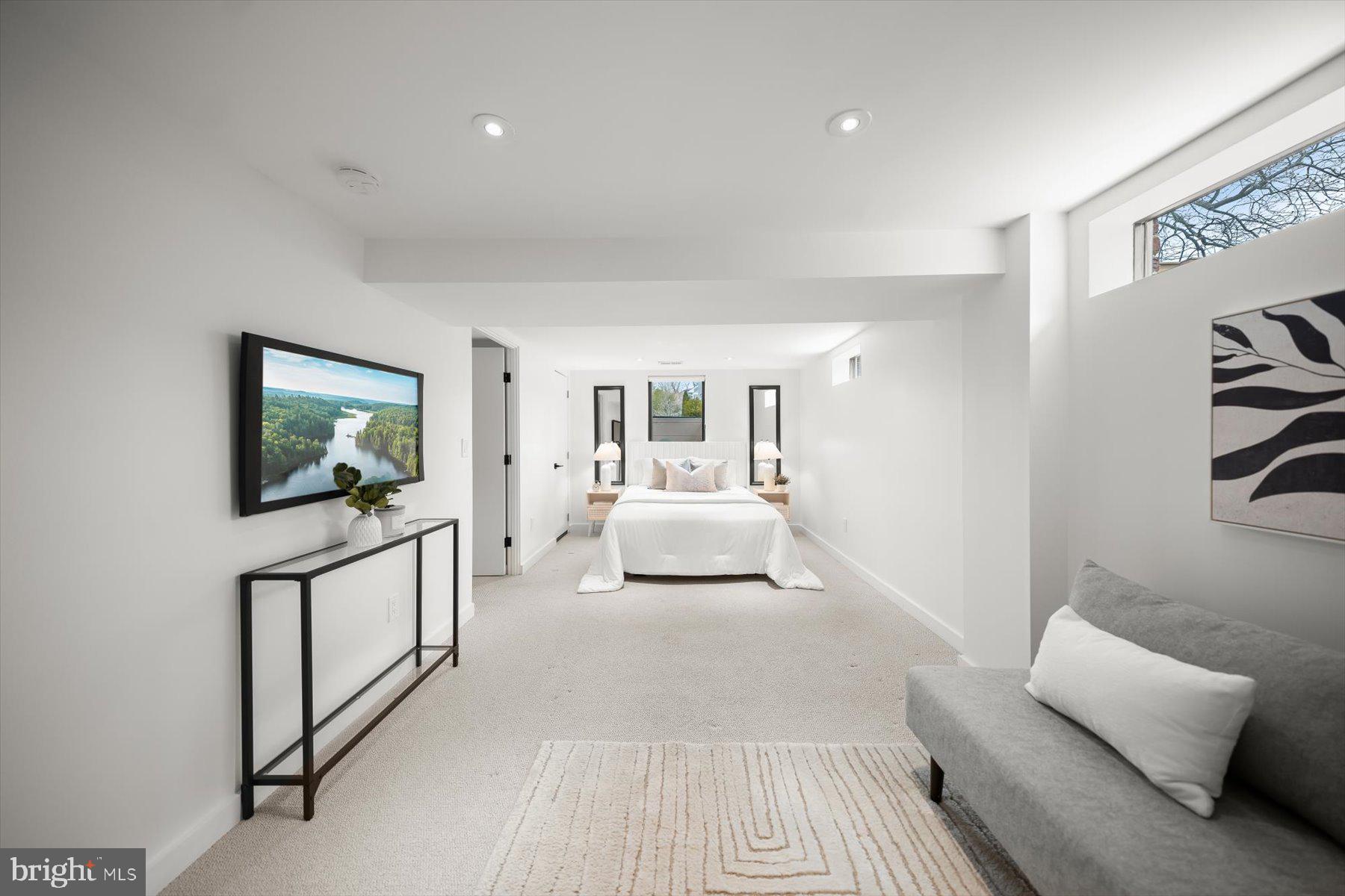 3004 N UNDERWOOD STREET