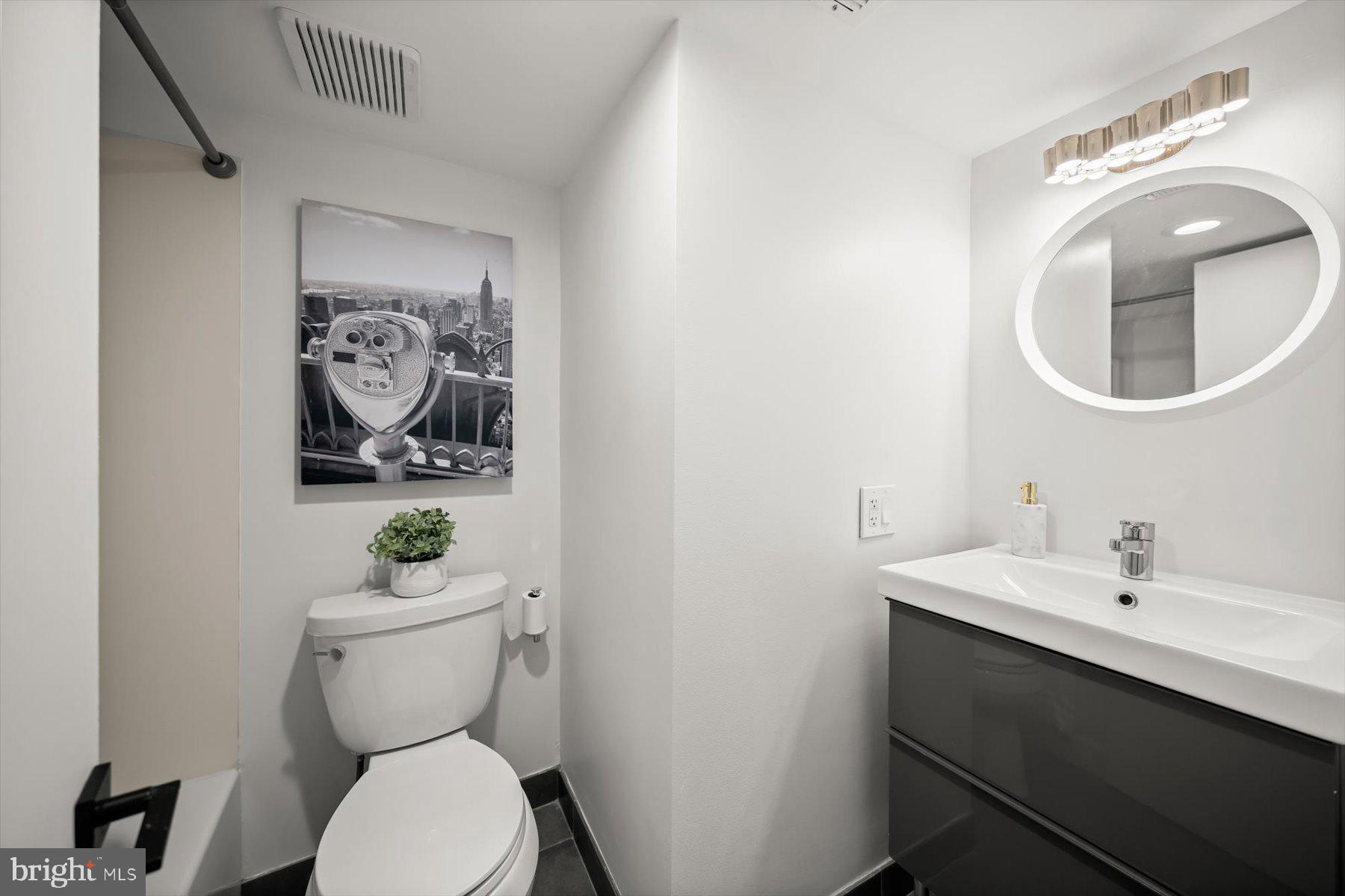 3004 N UNDERWOOD STREET